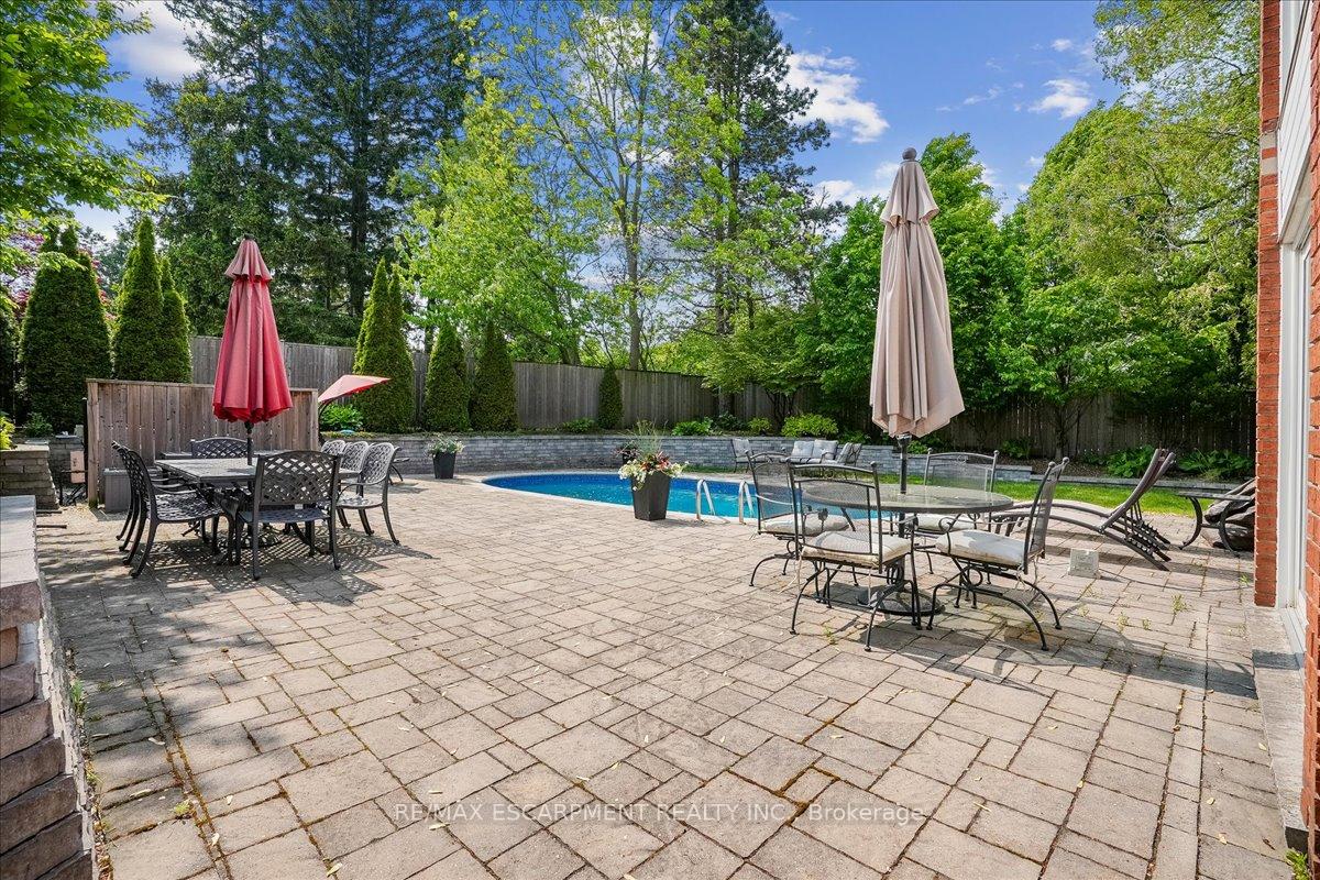 Photo 14 of 208 Mohawk Road, Hamilton, Ancaster — HOMEH