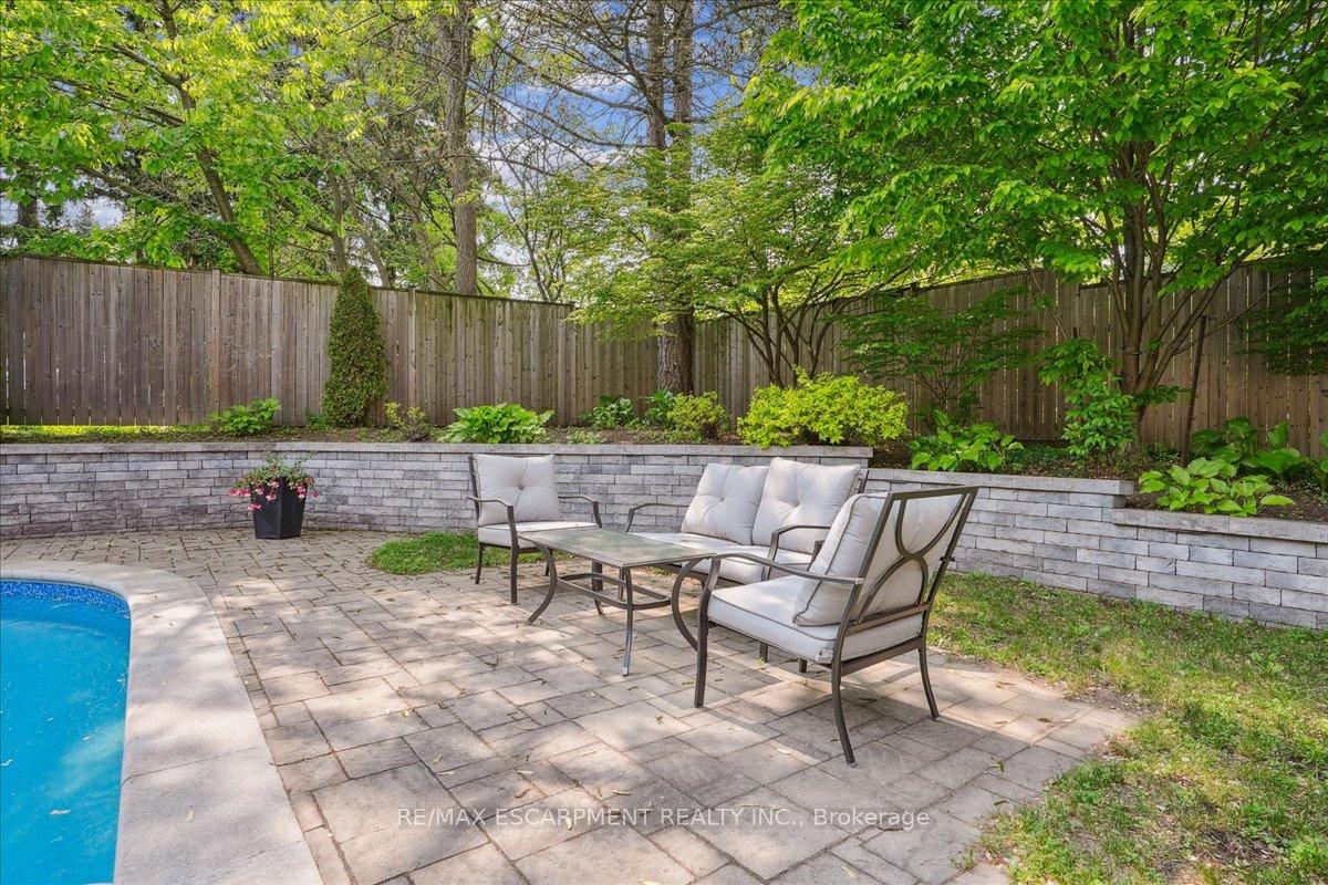 Photo 15 of 208 Mohawk Road, Hamilton, Ancaster — HOMEH