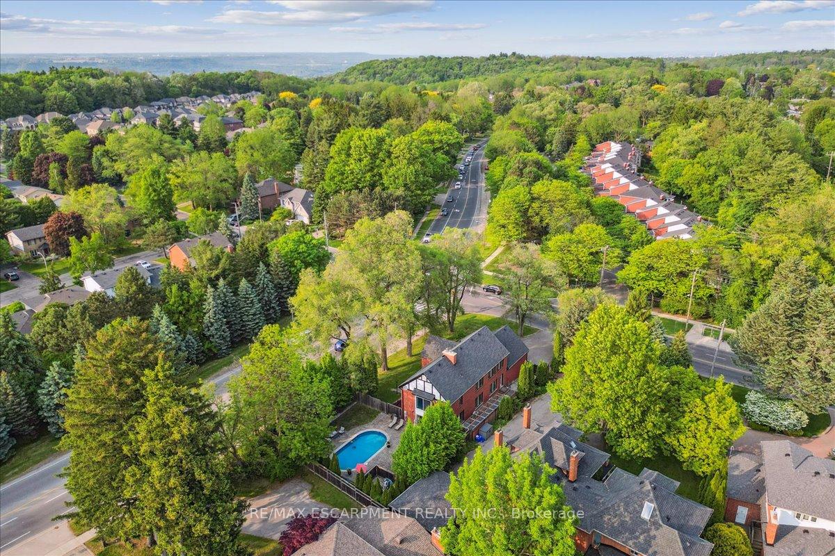 Photo 17 of 208 Mohawk Road, Hamilton, Ancaster — HOMEH