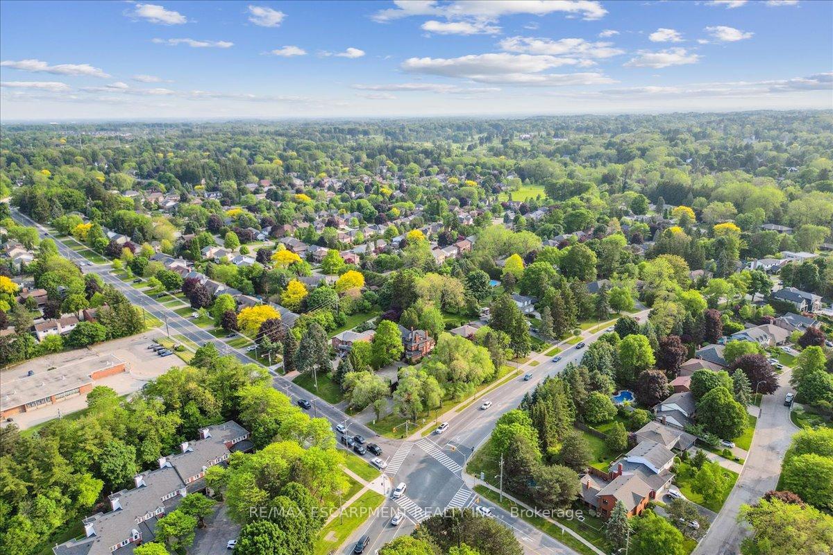 Photo 18 of 208 Mohawk Road, Hamilton, Ancaster — HOMEH