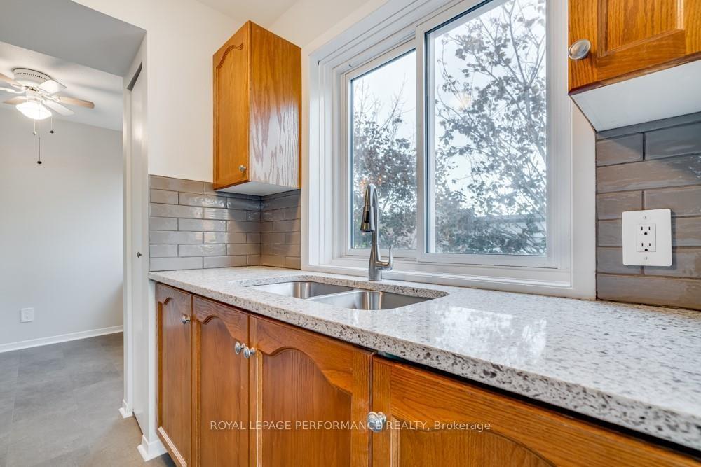 Photo 4 of Unit 406, 118 Fourth Street E, Cornwall — HOMEH