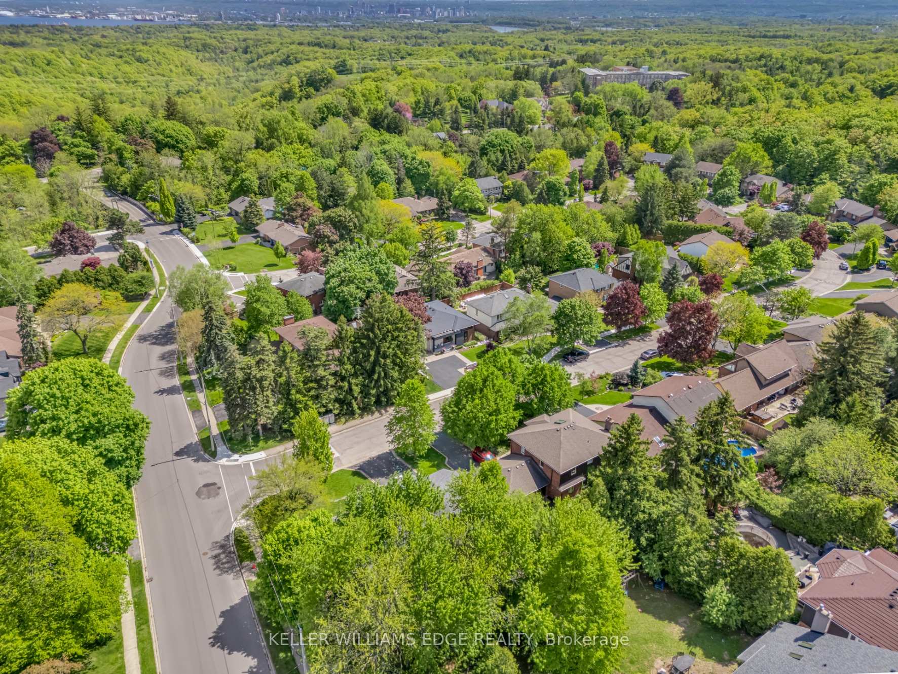 Photo 26 of 5 Carl Crescent, Hamilton, Waterdown — HOMEH
