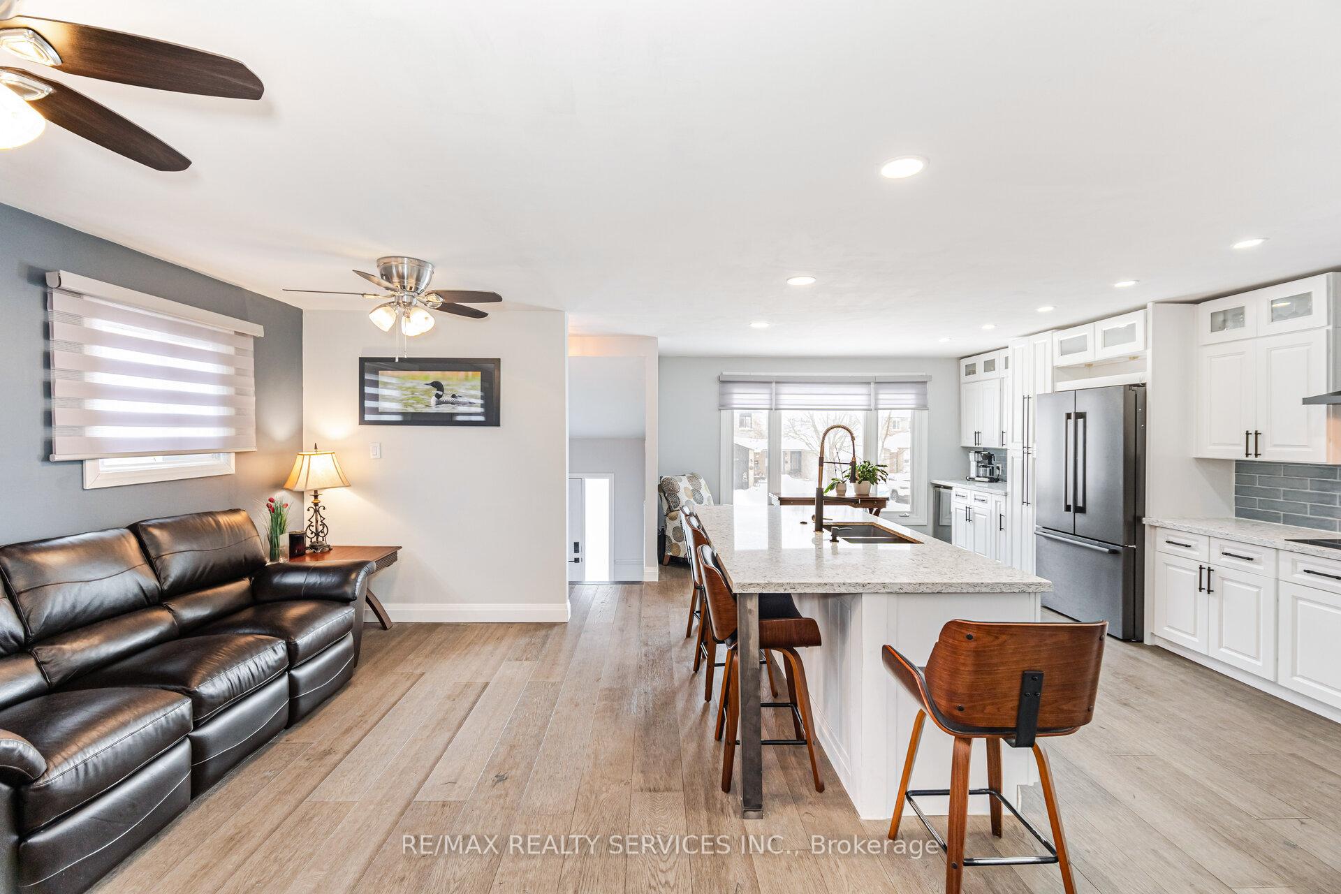 Photo 3 of 13 Royal Palm Drive, Brampton, Heart Lake East — HOMEH