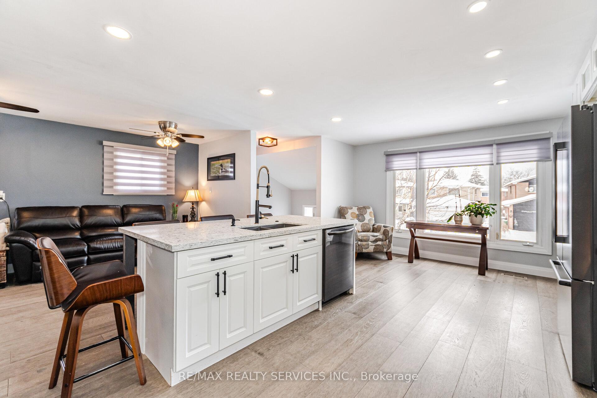 Photo 4 of 13 Royal Palm Drive, Brampton, Heart Lake East — HOMEH