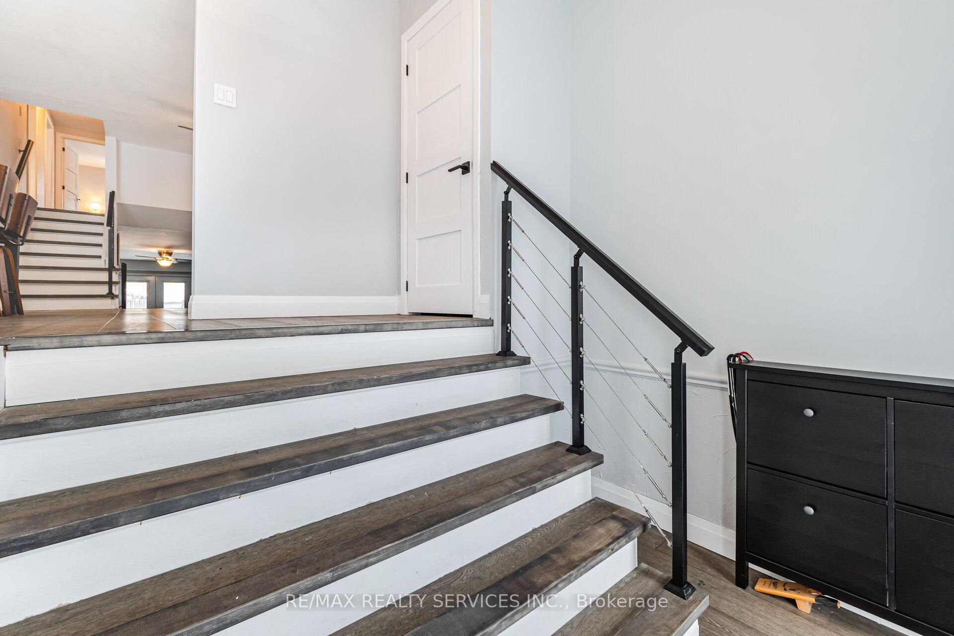 Photo 5 of 13 Royal Palm Drive, Brampton, Heart Lake East — HOMEH