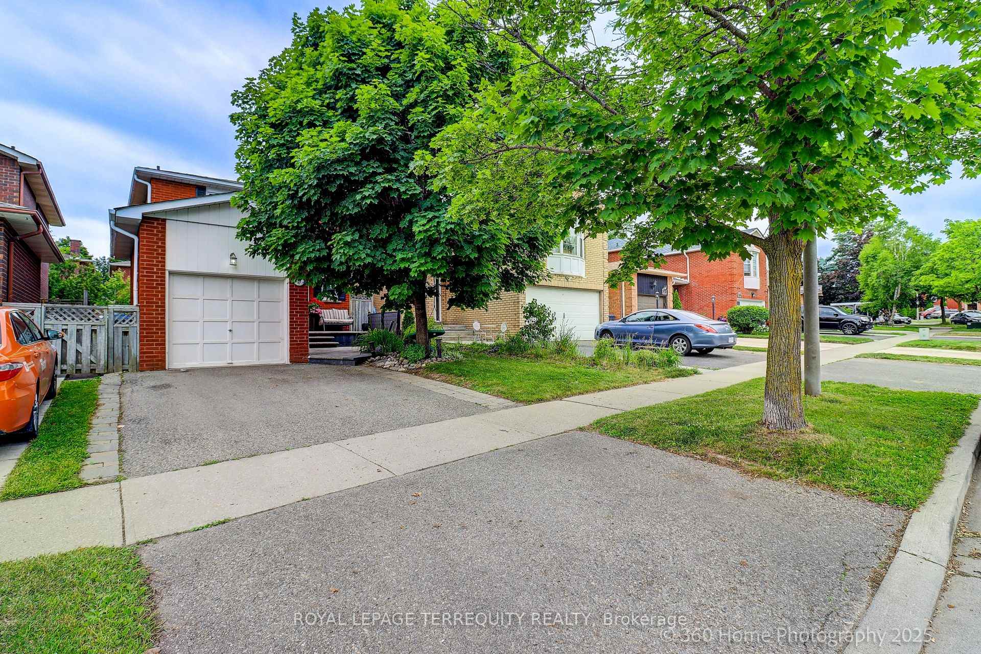 Photo 1 of 19 Tralee Street, Brampton, Heart Lake West — HOMEH