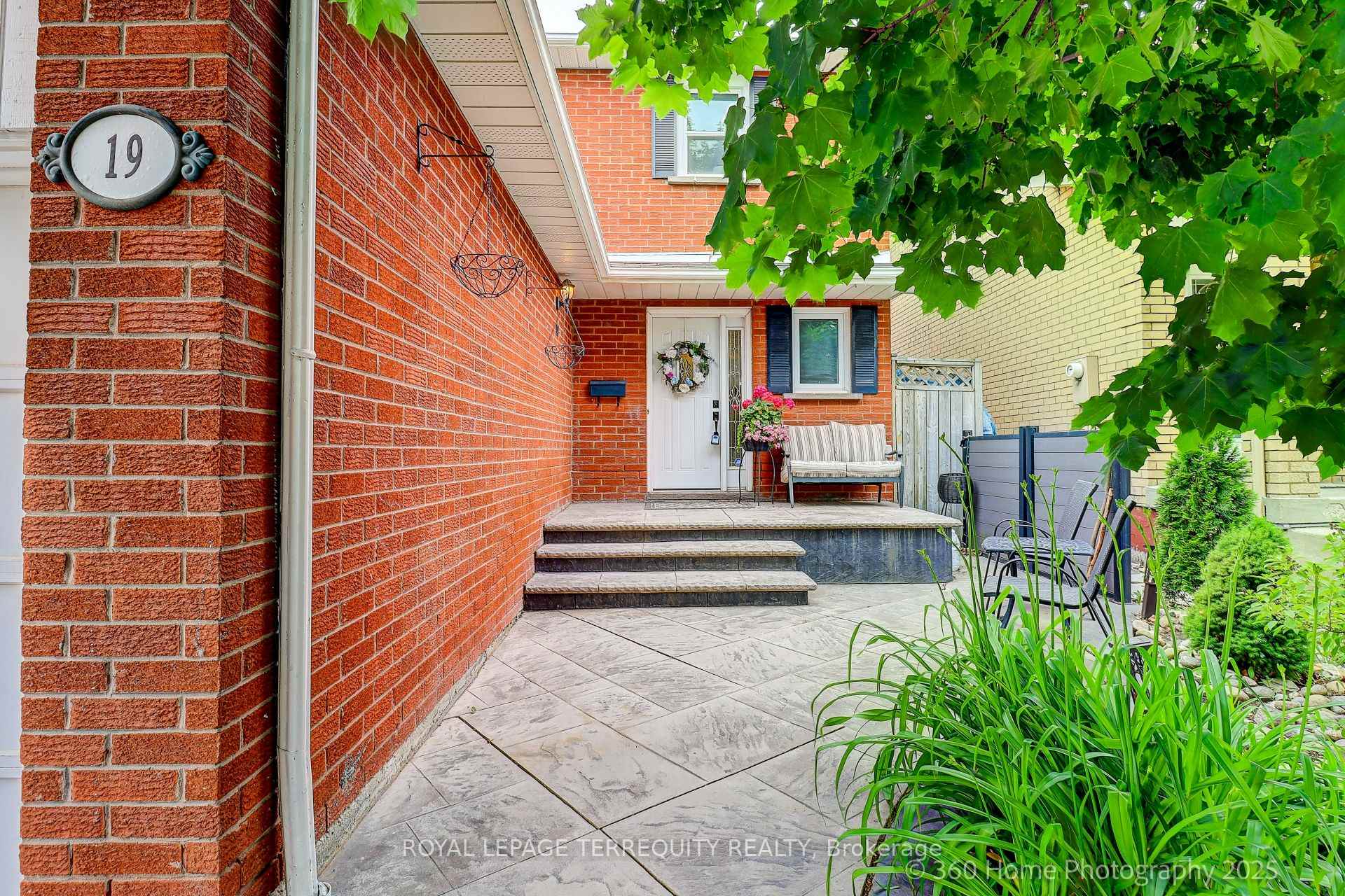 Photo 7 of 19 Tralee Street, Brampton, Heart Lake West — HOMEH