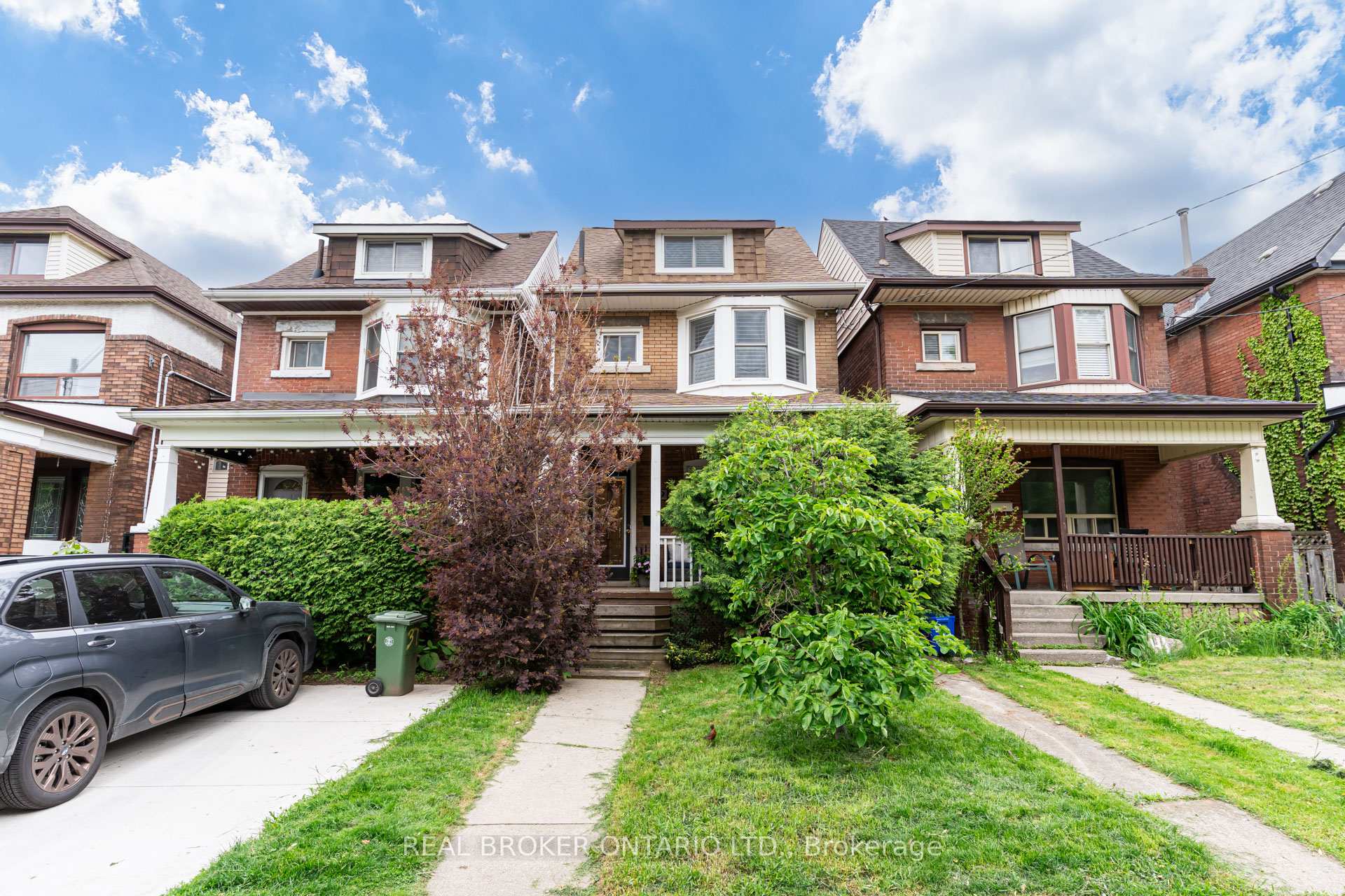 Front of 39 East Bend Avenue S