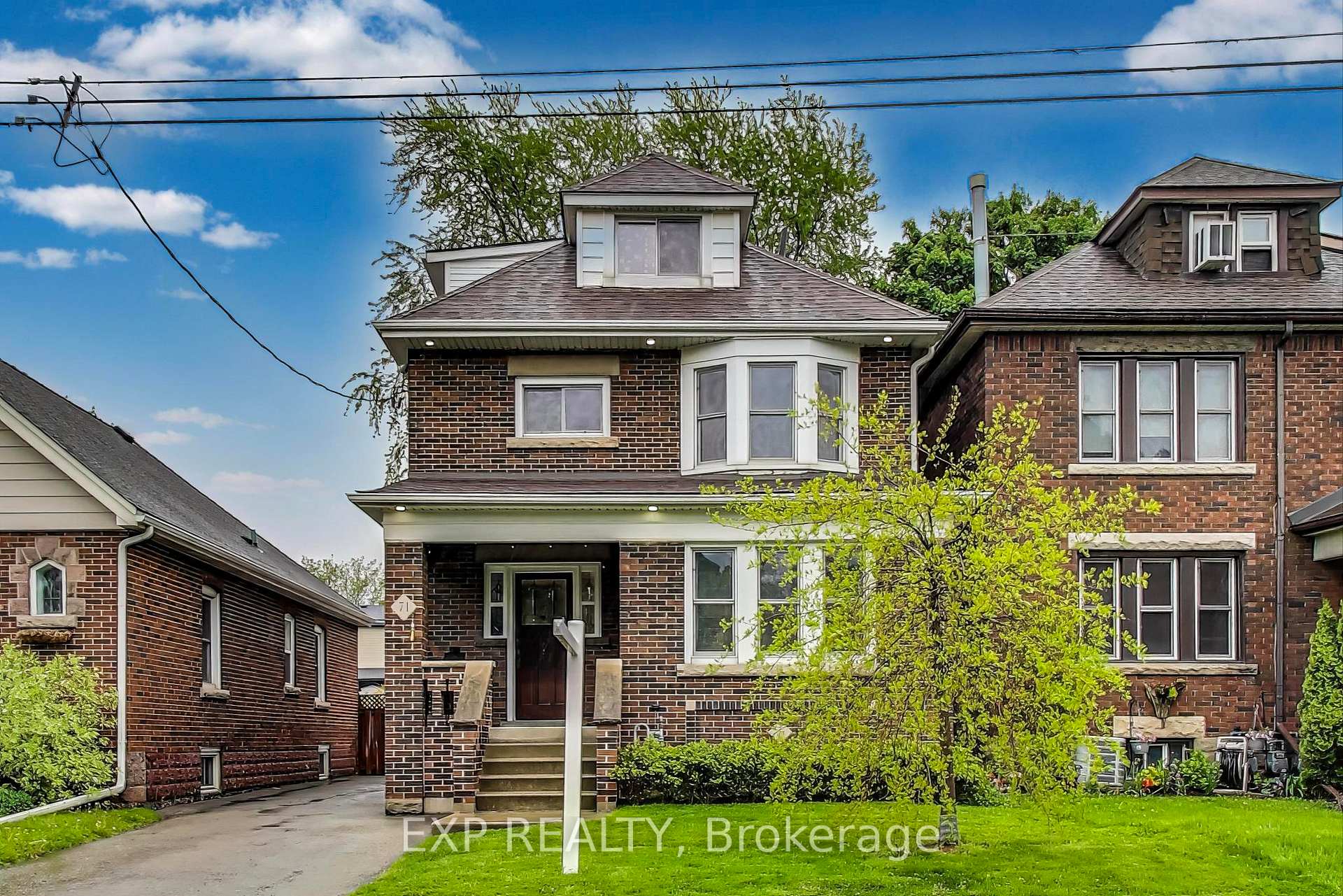 Front of 71 Huxley Avenue S