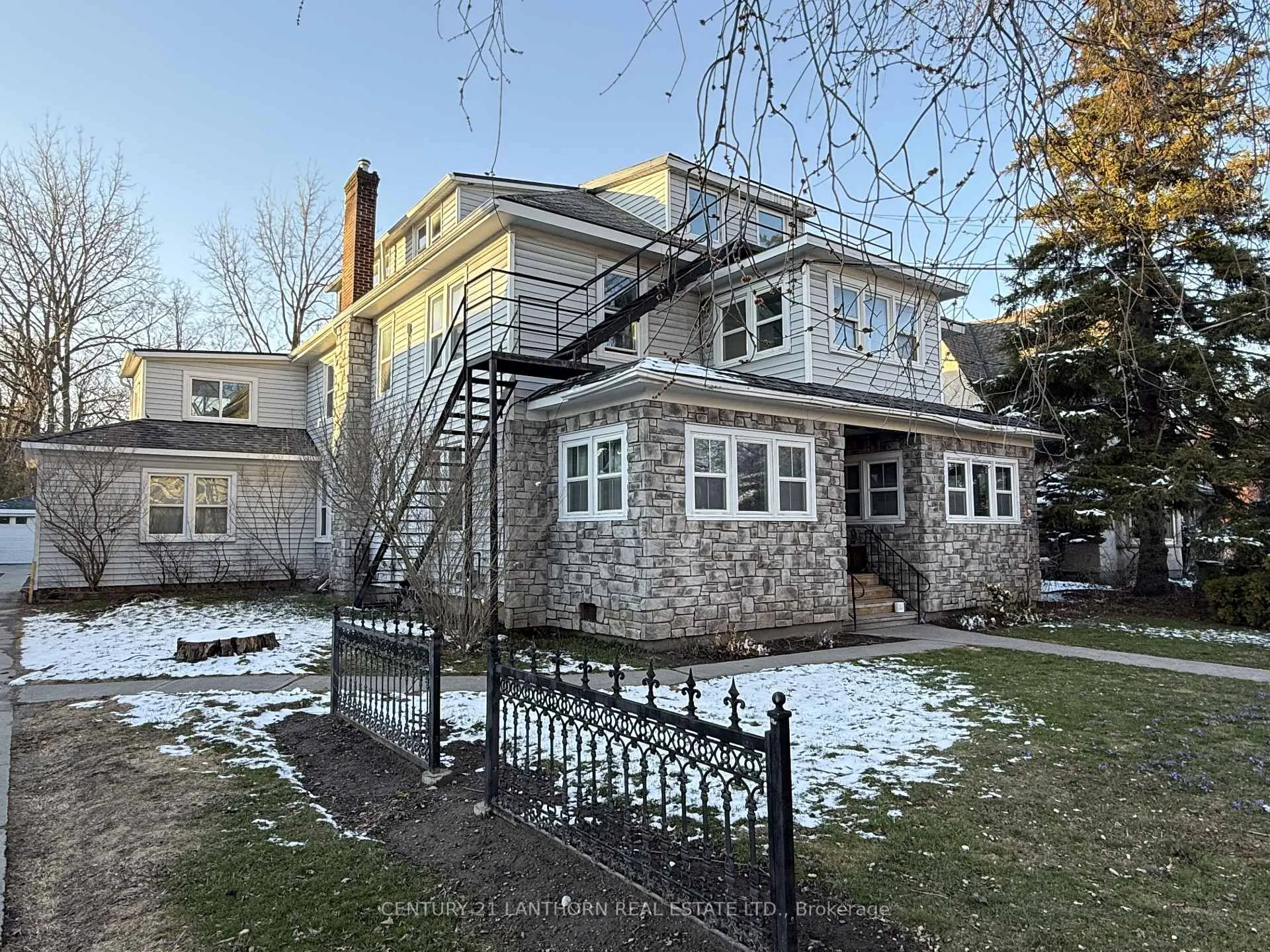 Front of Unit 4, 47 King Street