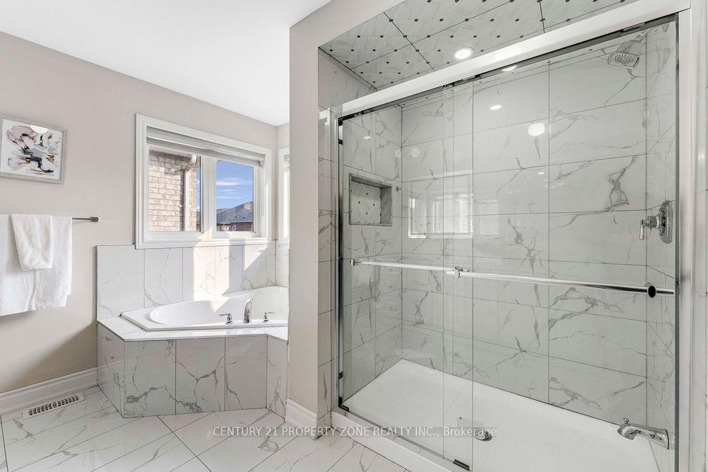 Photo 12 of 95 Teal Crest Circle, Brampton, Credit Valley — HOMEH