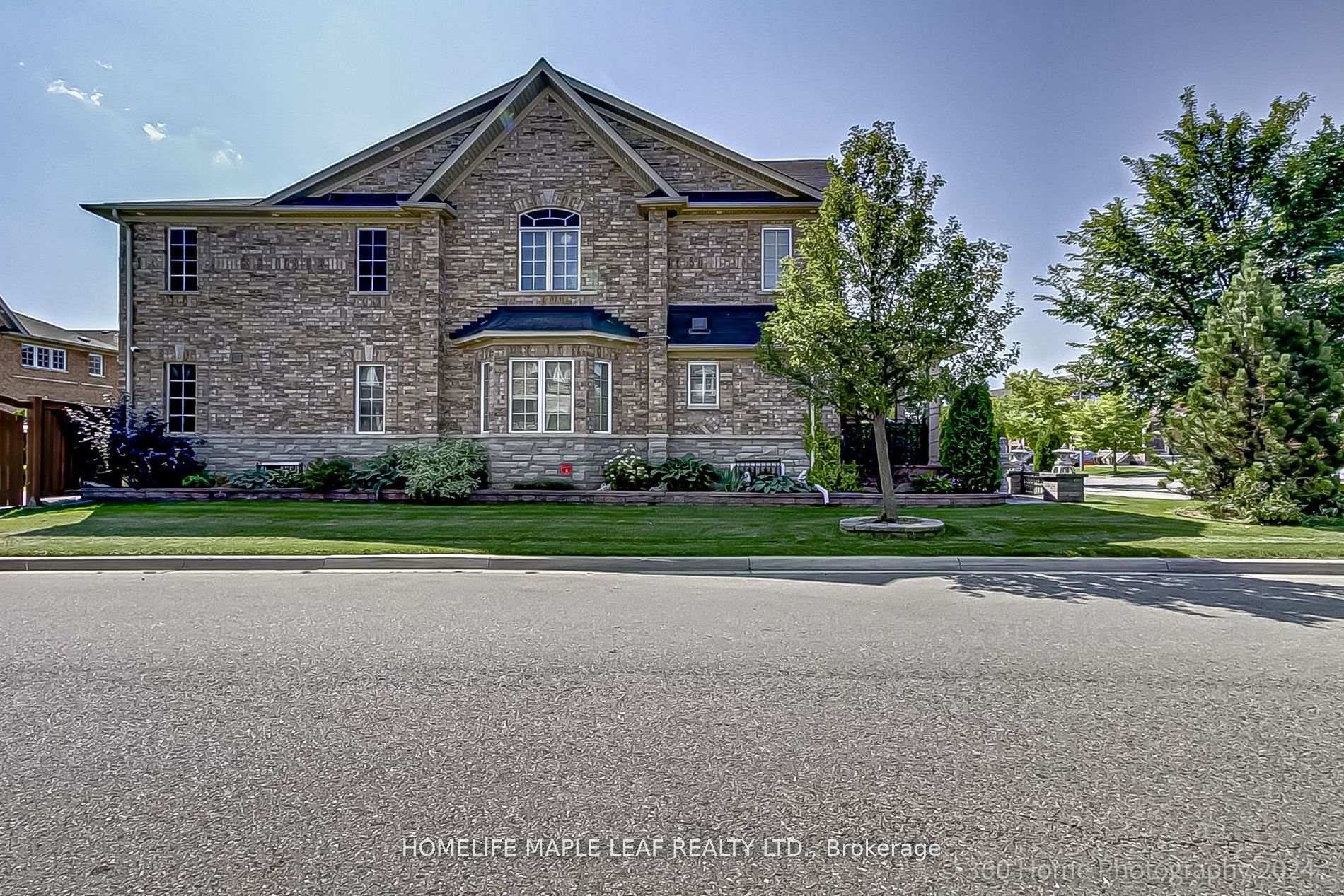 Photo 8 of 174 Bayhampton Drive, Brampton, Vales of Castlemore — HOMEH