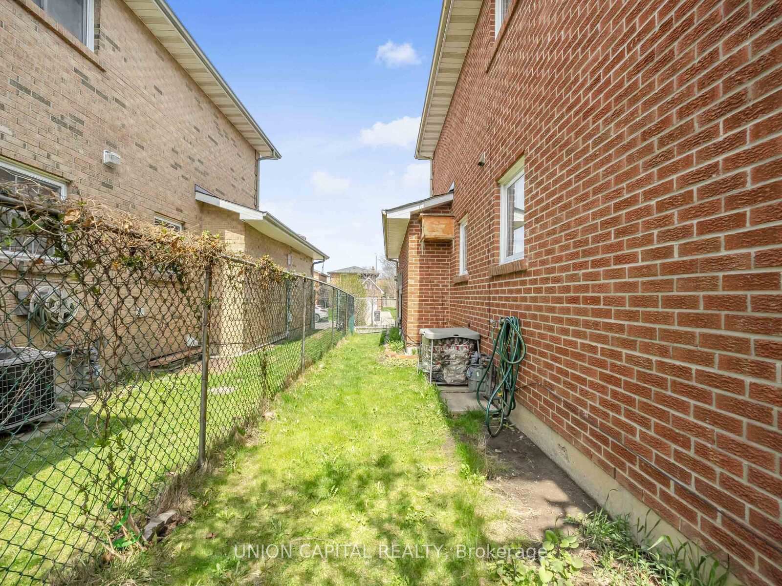 Photo 27 of 165 Simmons Boulevard, Brampton, Madoc — HOMEH