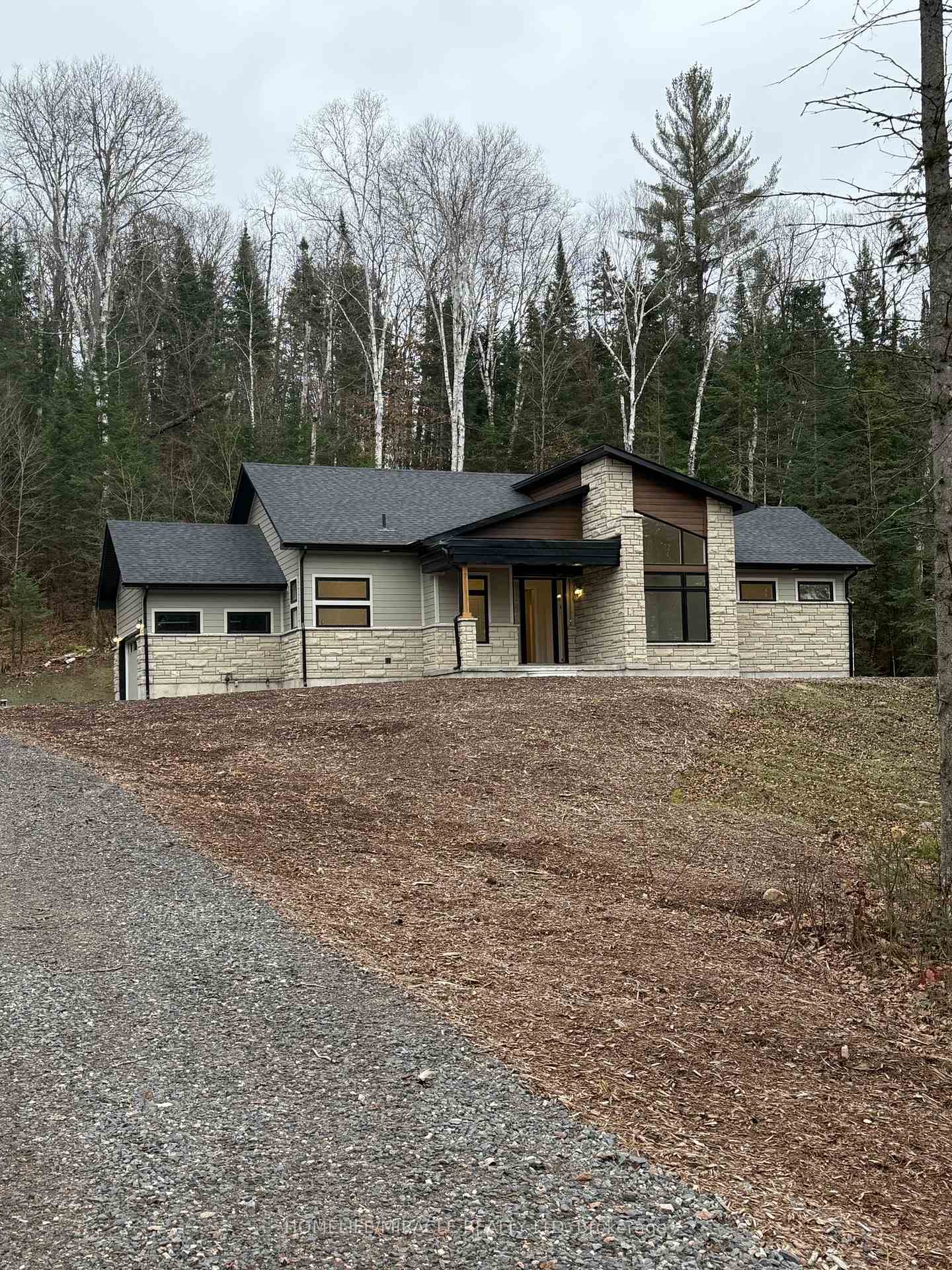 Front of 1006 Kingsridge Court