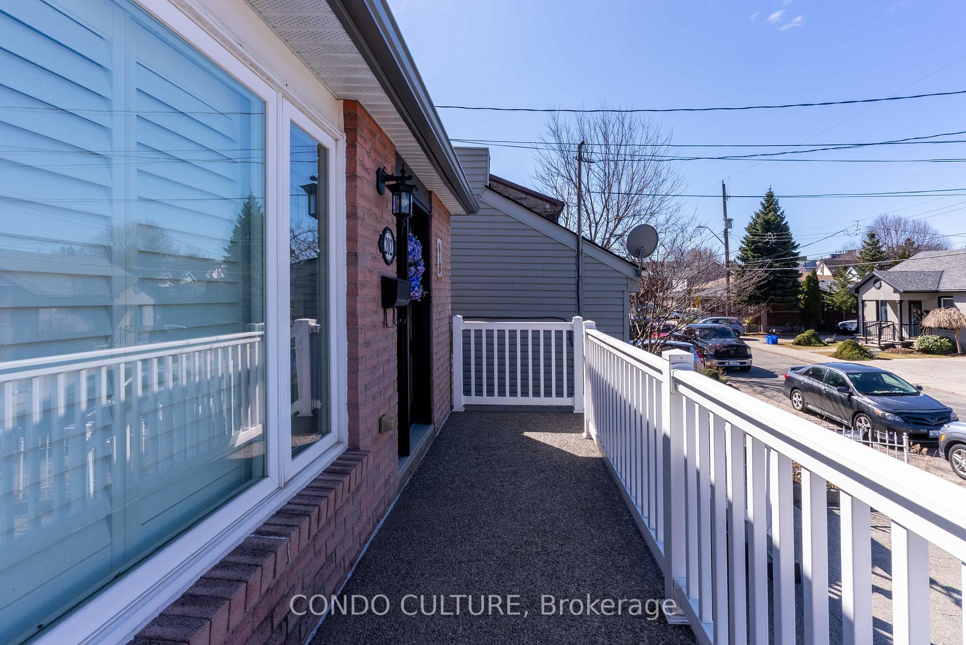 Photo 4 of 202 Ray Street N, Hamilton, Strathcona — HOMEH