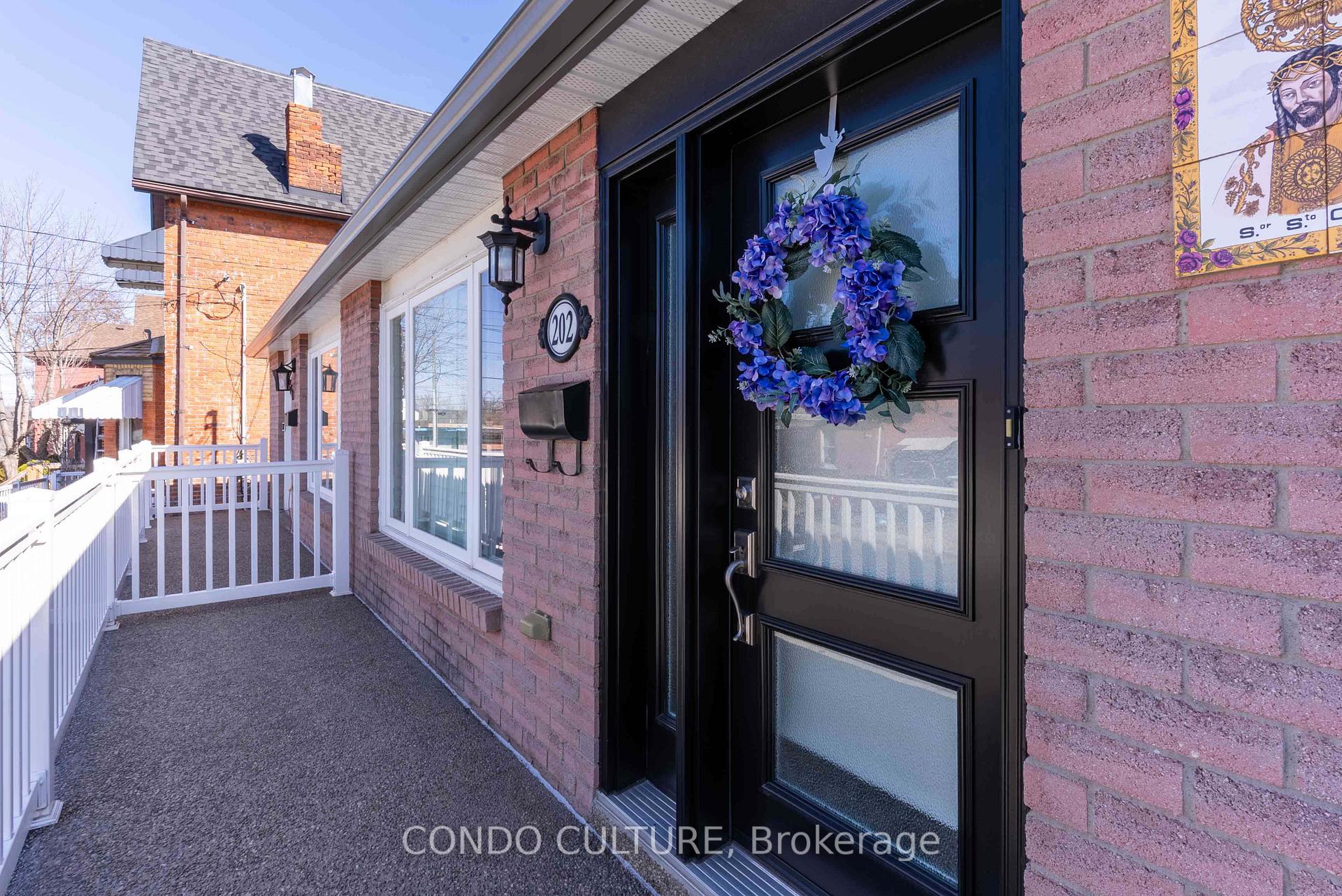 Photo 5 of 202 Ray Street N, Hamilton, Strathcona — HOMEH