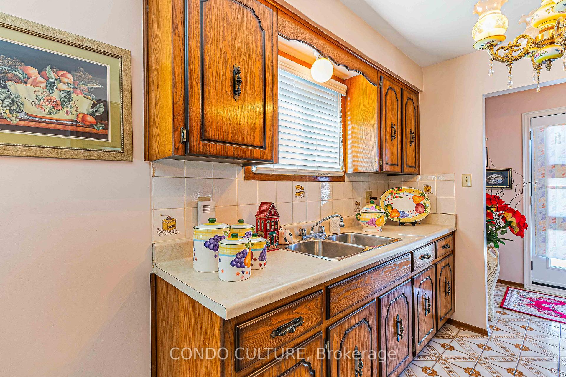 Photo 14 of 202 Ray Street N, Hamilton, Strathcona — HOMEH