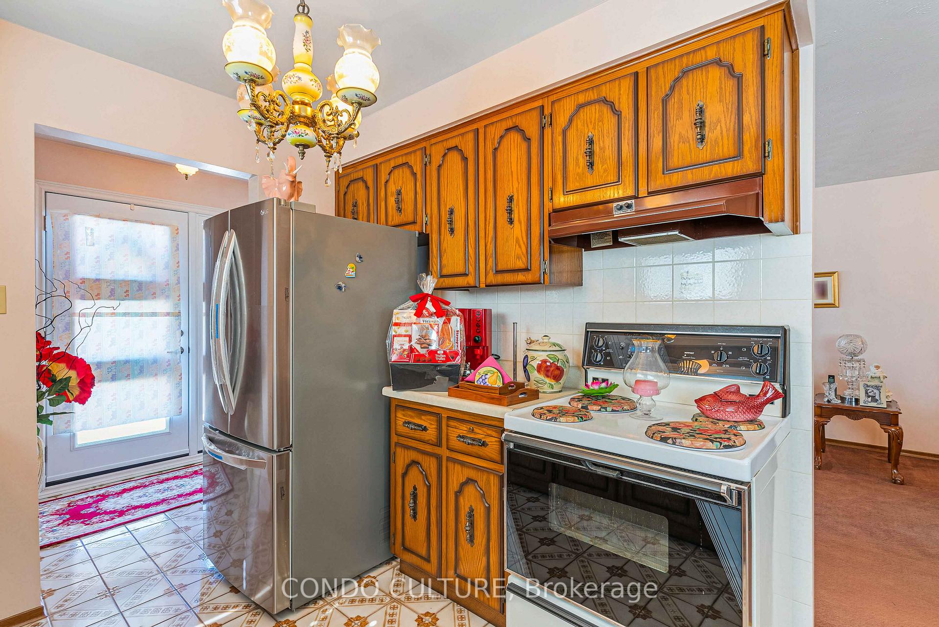 Photo 15 of 202 Ray Street N, Hamilton, Strathcona — HOMEH