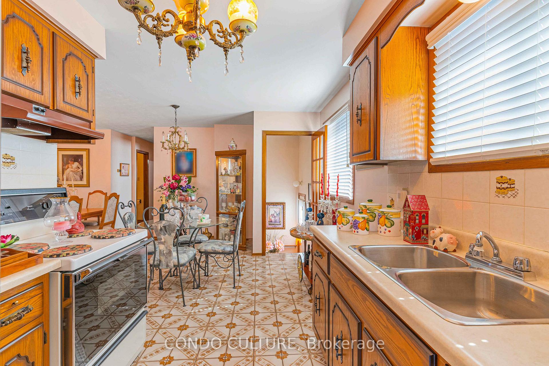 Photo 16 of 202 Ray Street N, Hamilton, Strathcona — HOMEH