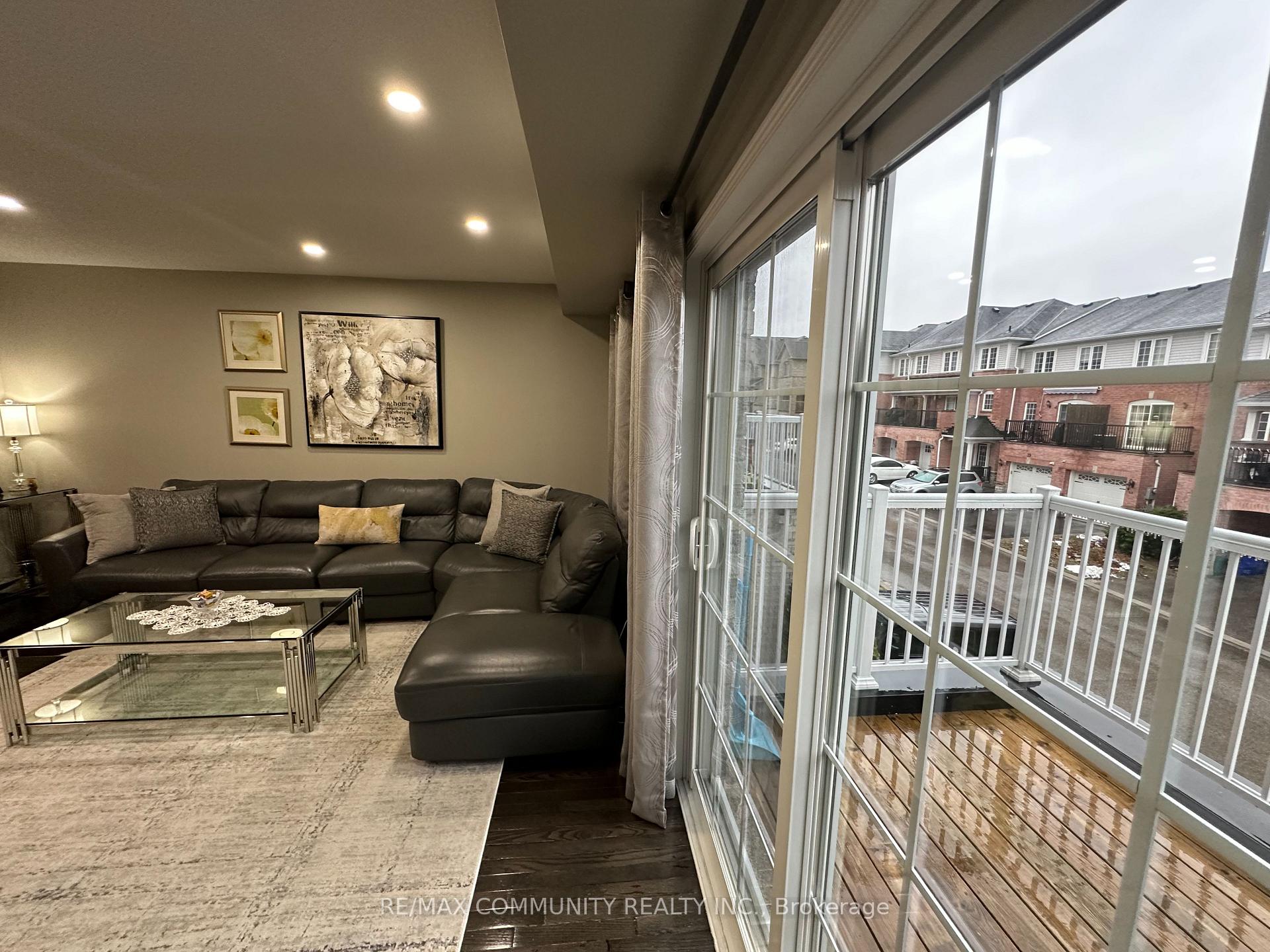 Photo 8 of 978 Audley Road N, Ajax, Central East — HOMEH