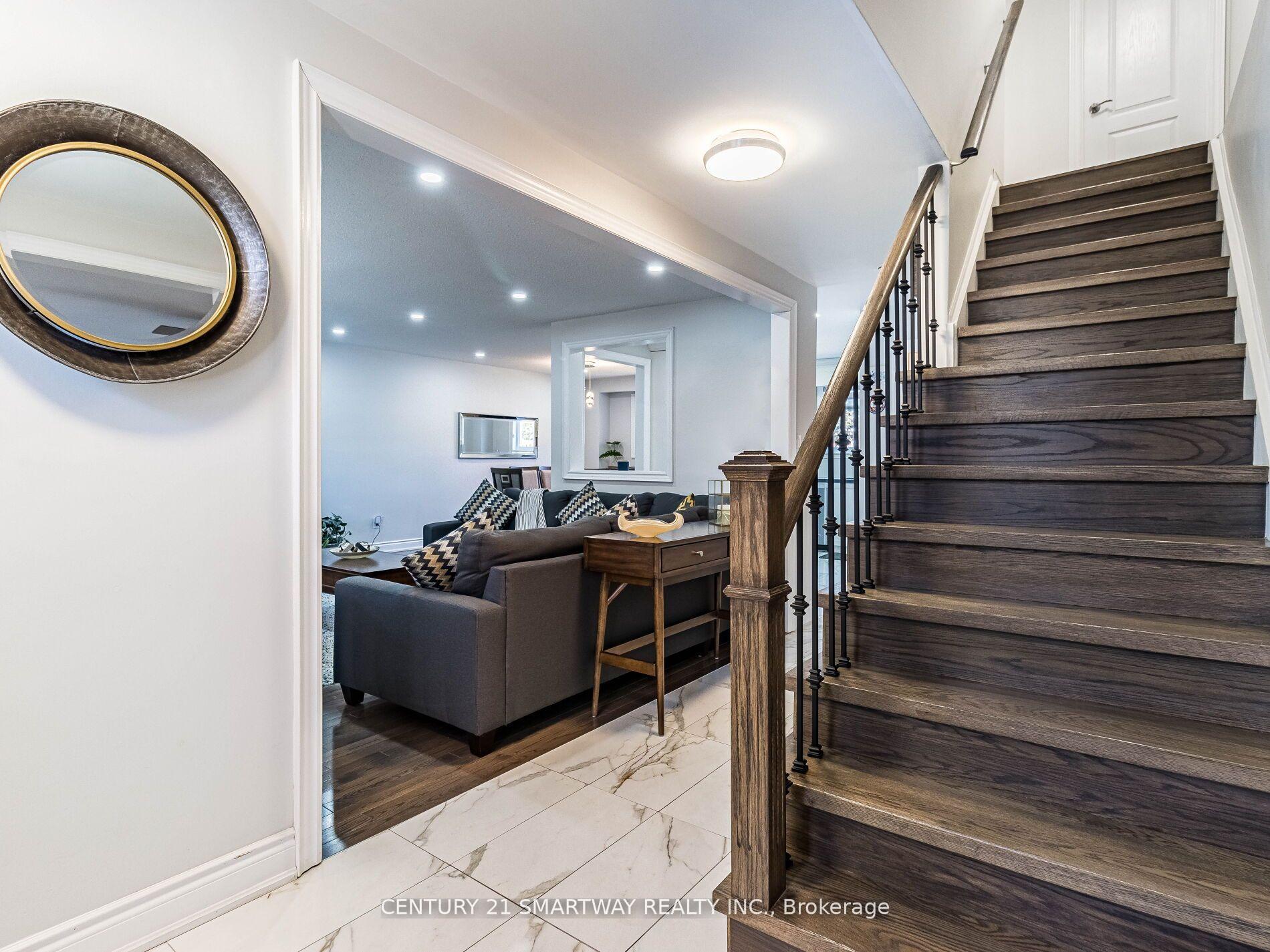 Photo 2 of 10 Governor Grove Crescent, Brampton, Brampton South — HOMEH