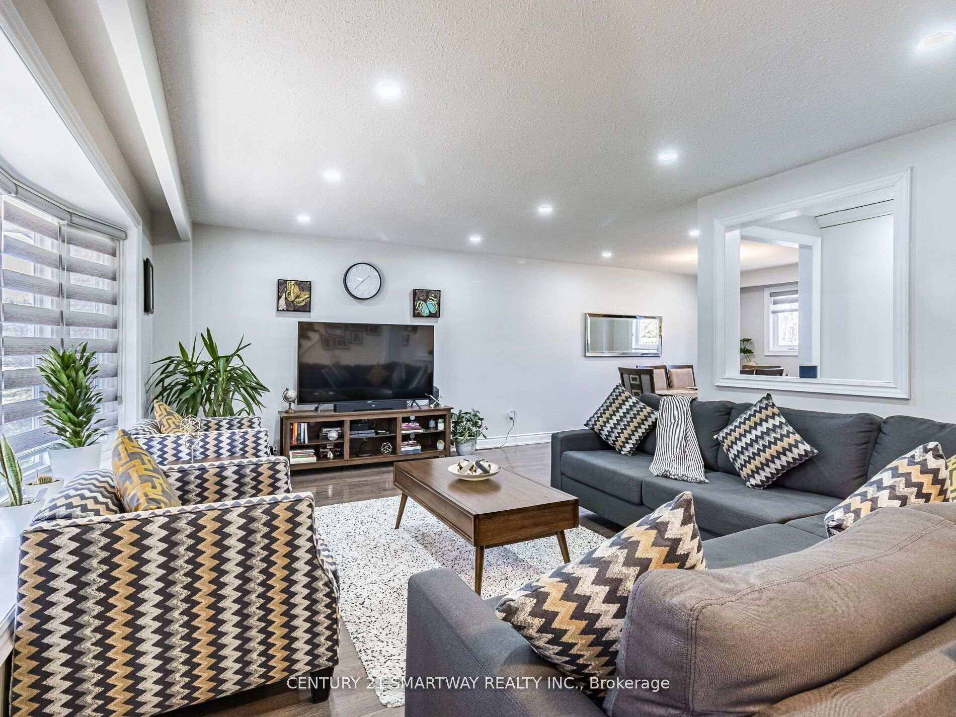 Photo 3 of 10 Governor Grove Crescent, Brampton, Brampton South — HOMEH