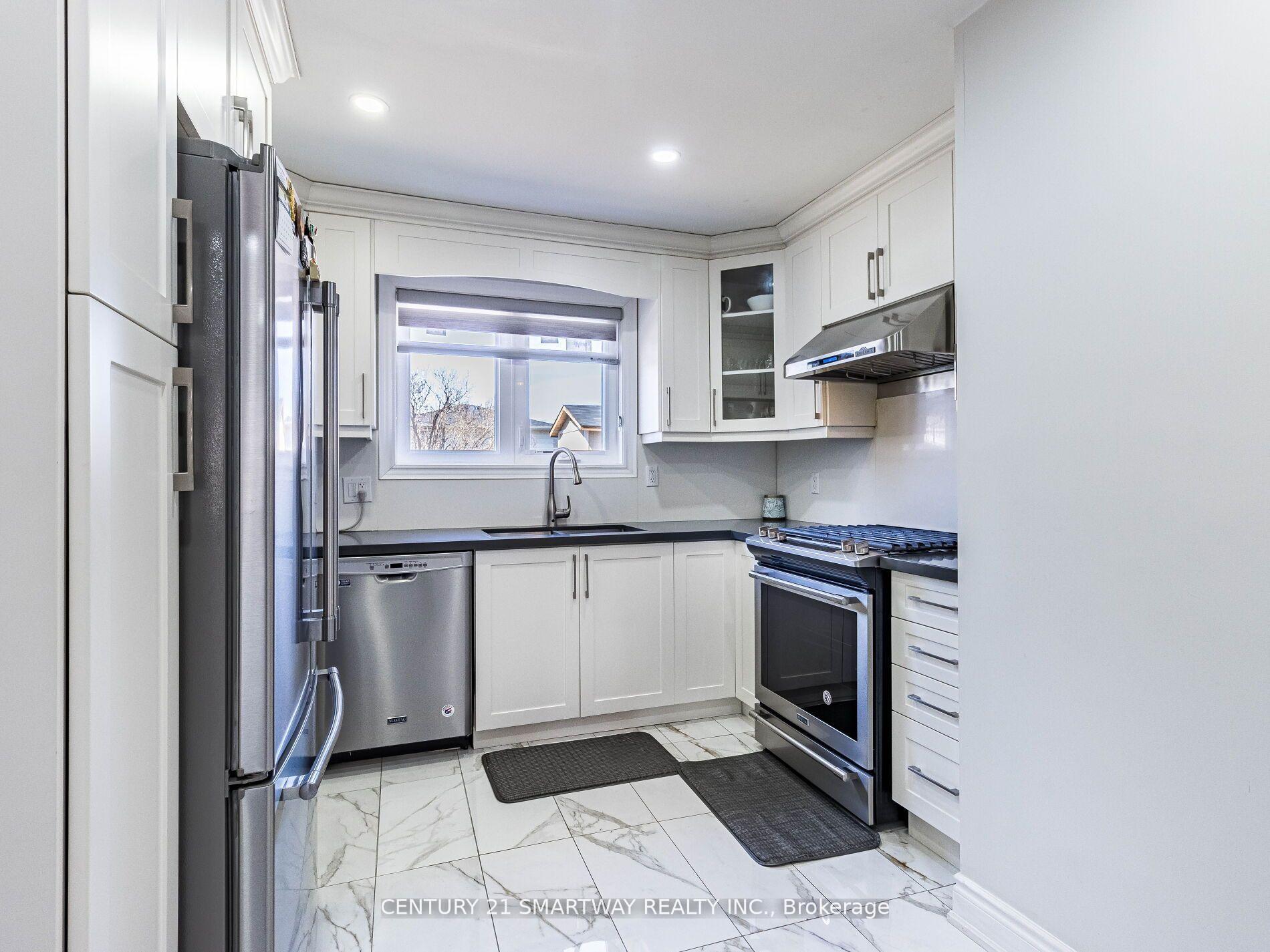 Photo 8 of 10 Governor Grove Crescent, Brampton, Brampton South — HOMEH