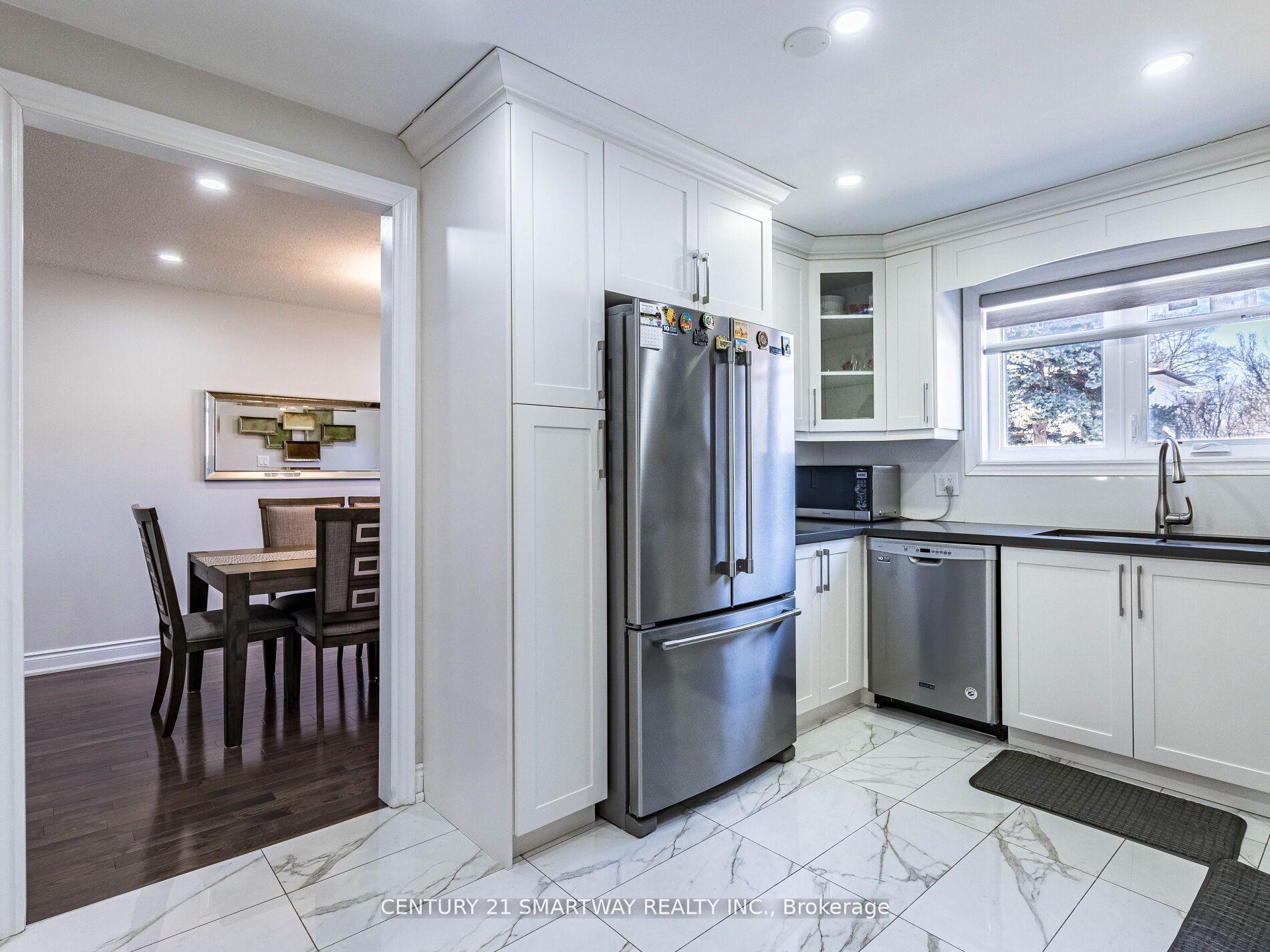 Photo 6 of 10 Governor Grove Crescent, Brampton, Brampton South — HOMEH