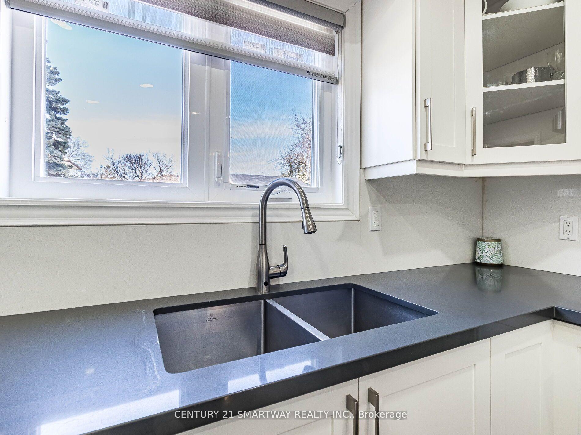 Photo 12 of 10 Governor Grove Crescent, Brampton, Brampton South — HOMEH