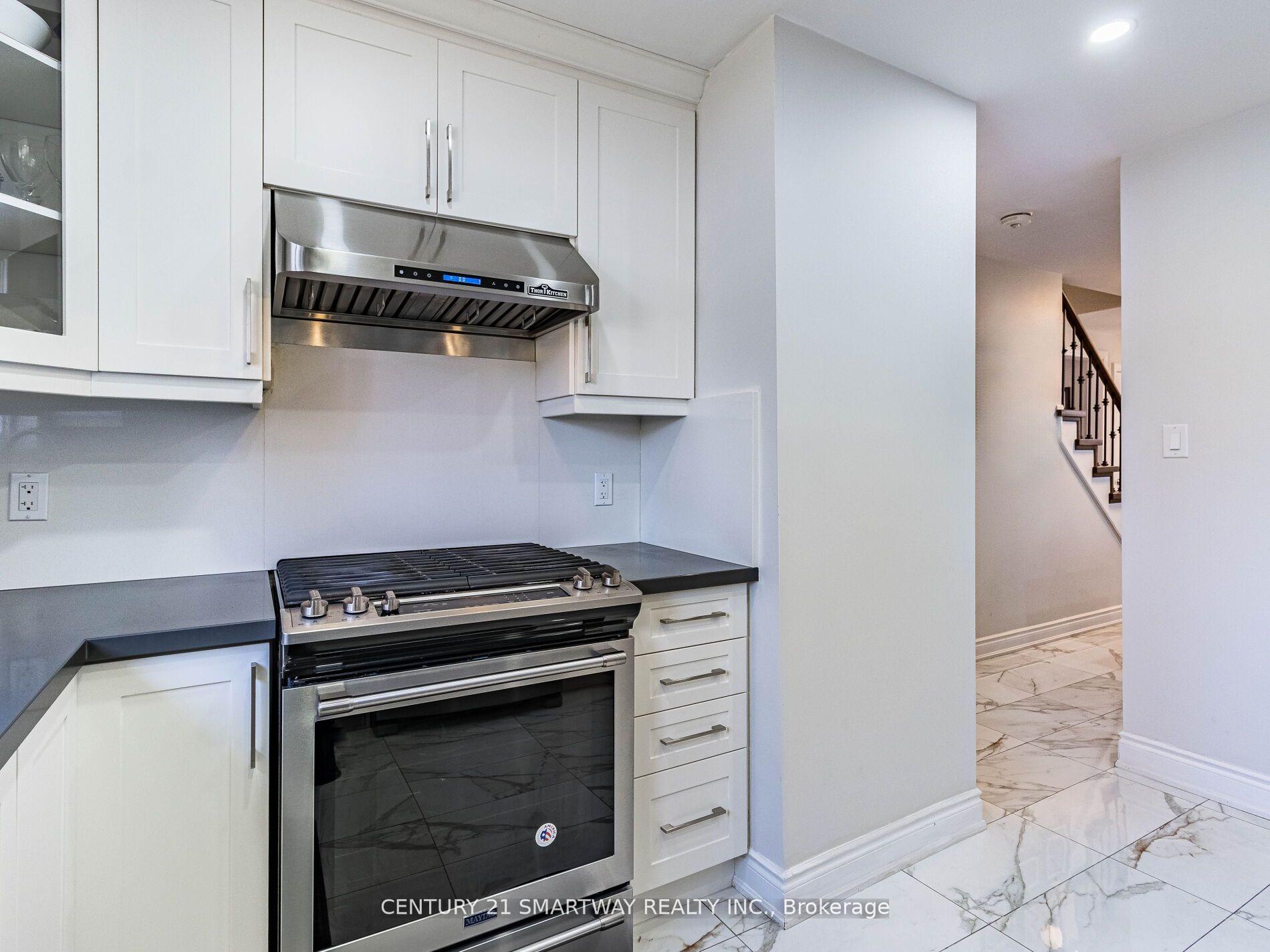 Photo 7 of 10 Governor Grove Crescent, Brampton, Brampton South — HOMEH