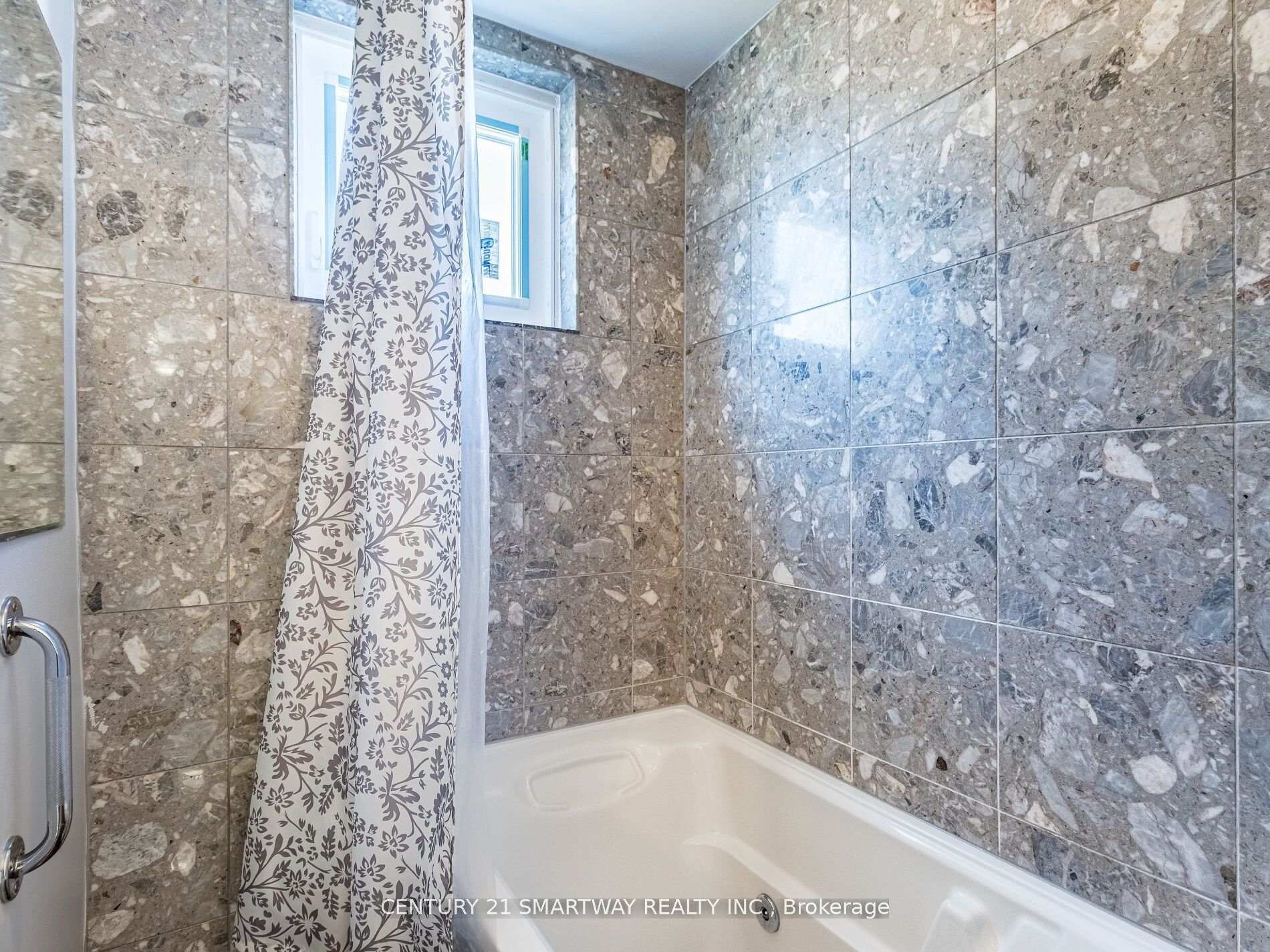 Photo 14 of 10 Governor Grove Crescent, Brampton, Brampton South — HOMEH