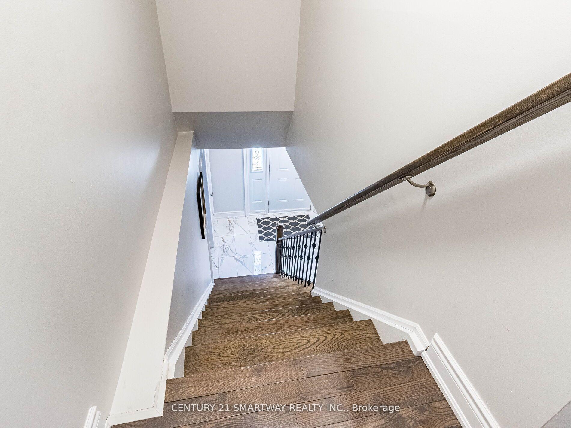 Photo 15 of 10 Governor Grove Crescent, Brampton, Brampton South — HOMEH