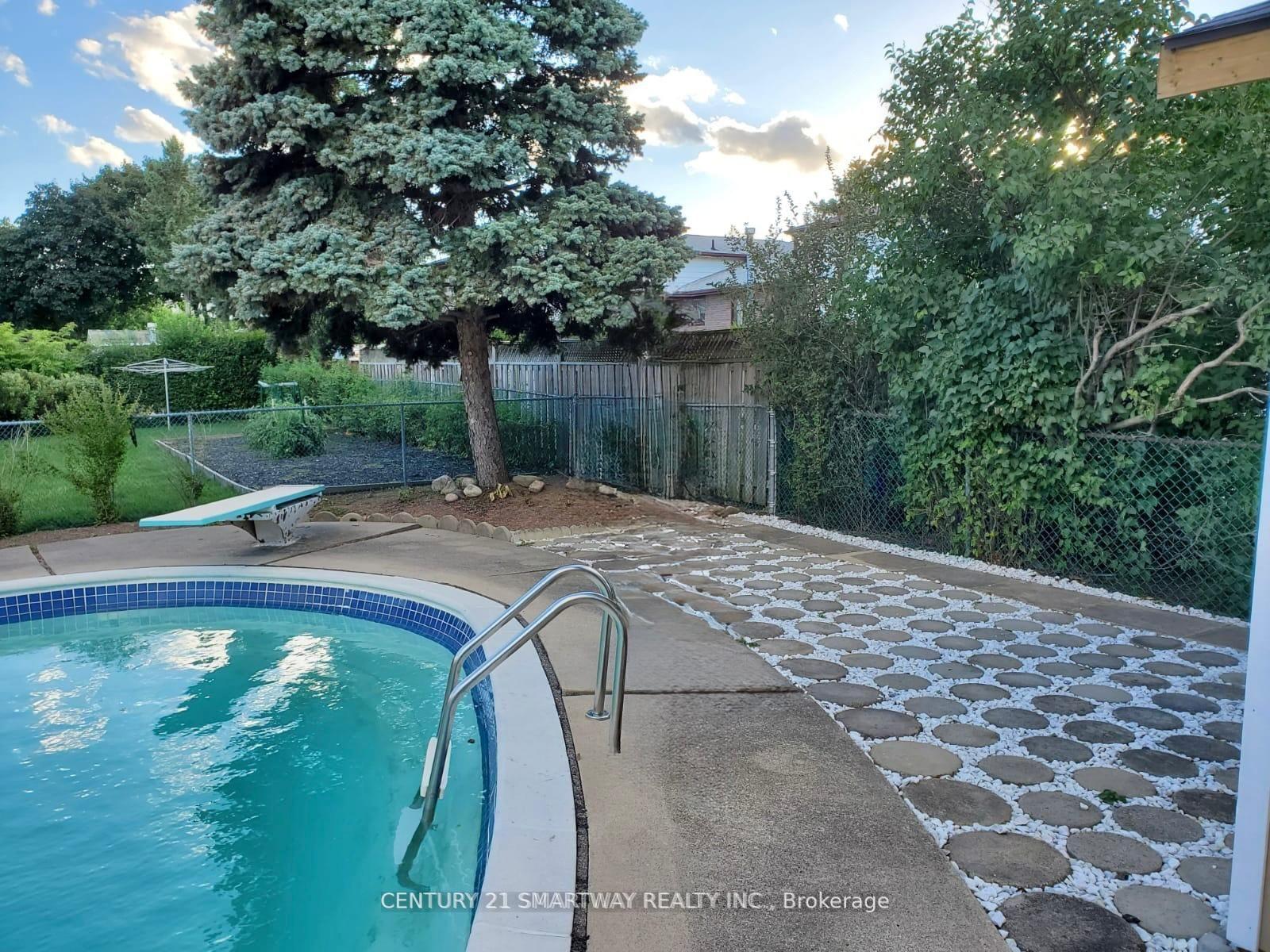 Photo 27 of 10 Governor Grove Crescent, Brampton, Brampton South — HOMEH