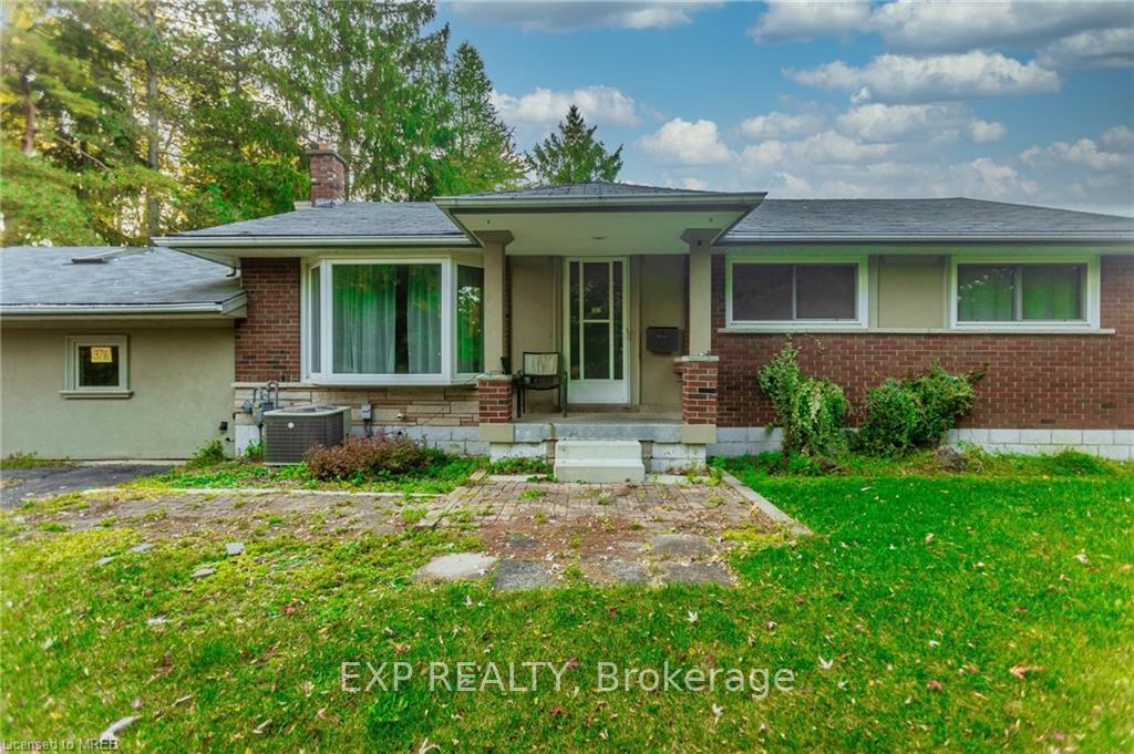 Photo 2 of Unit A, 376 Philip Place, Hamilton, Ancaster — HOMEH