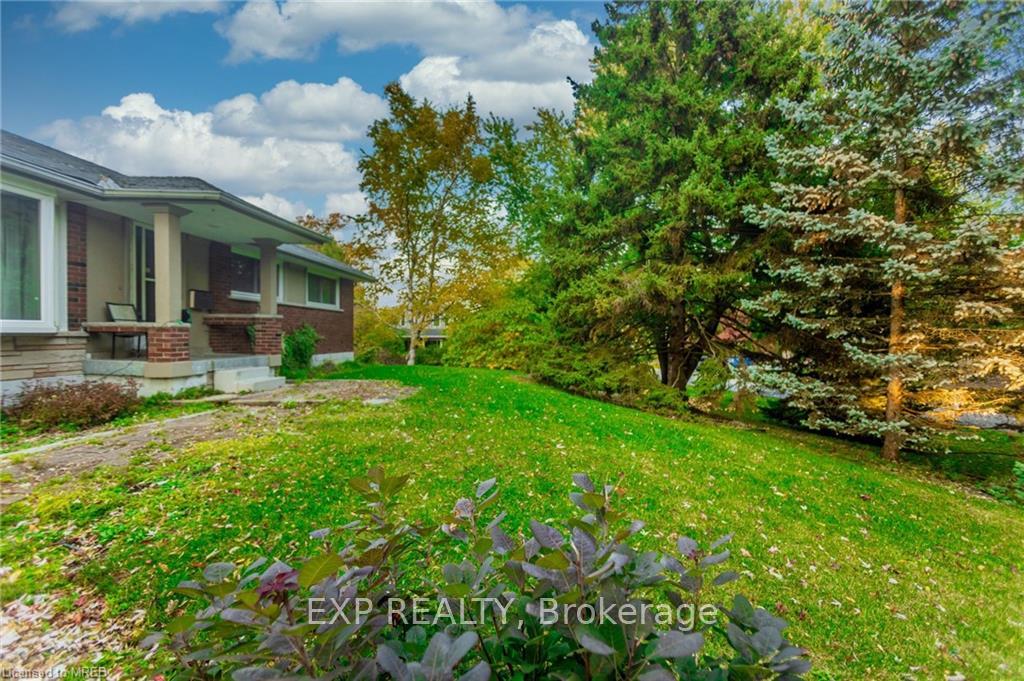 Photo 11 of Unit A, 376 Philip Place, Hamilton, Ancaster — HOMEH