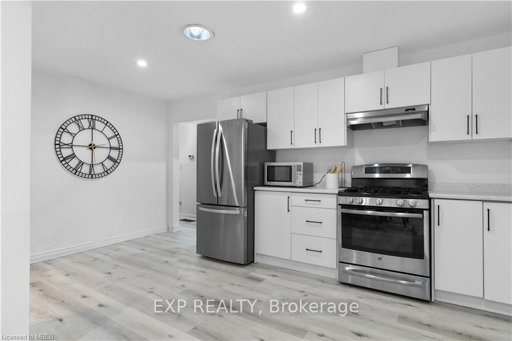 Photo 17 of Unit A, 376 Philip Place, Hamilton, Ancaster — HOMEH