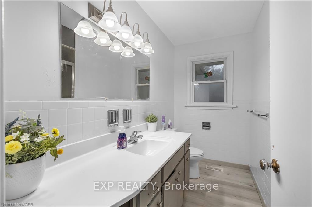 Photo 27 of Unit A, 376 Philip Place, Hamilton, Ancaster — HOMEH