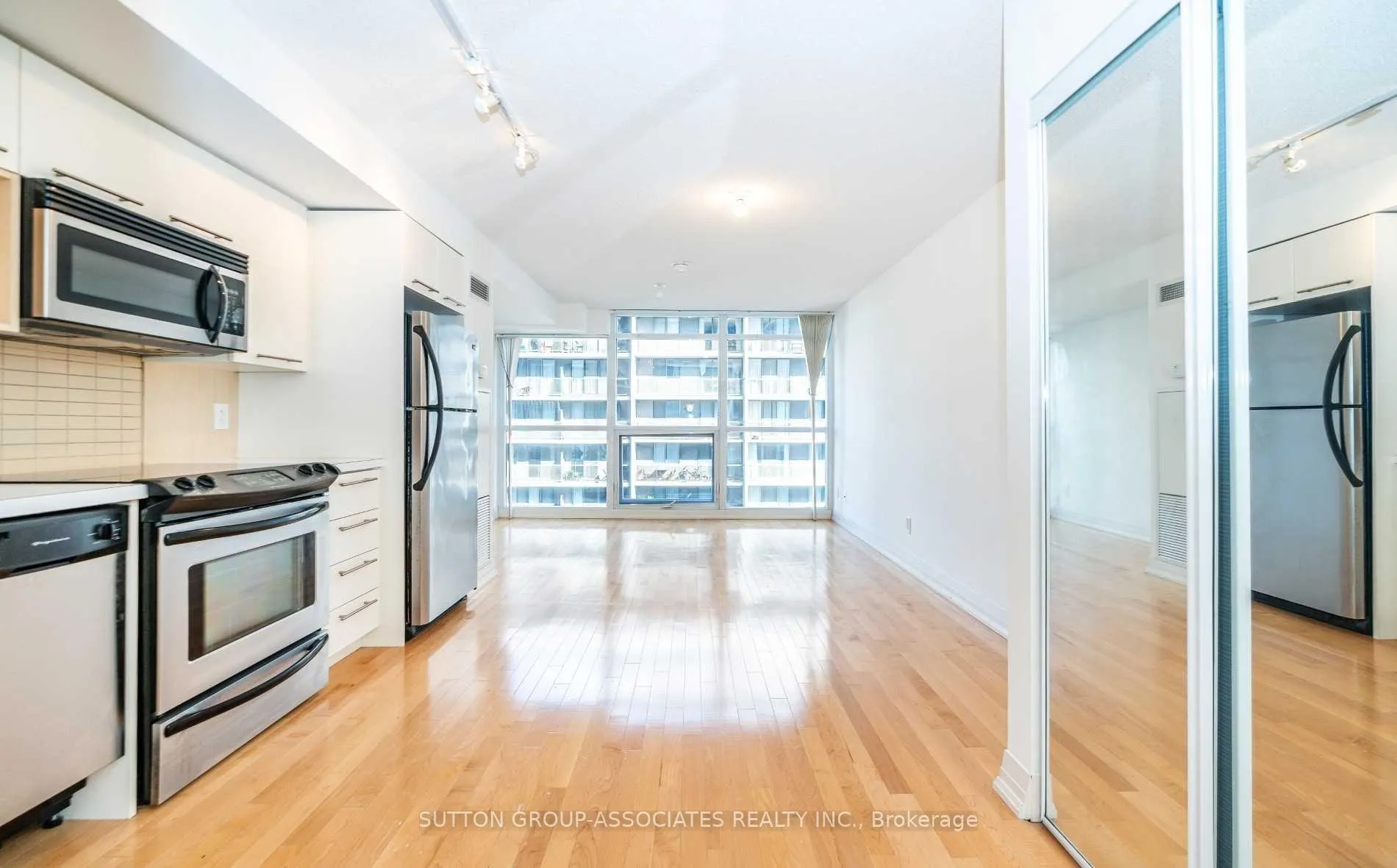Photo 4 of Unit 1409, 25 Carlton Street, Toronto, Church-Yonge Corridor — HOMEH