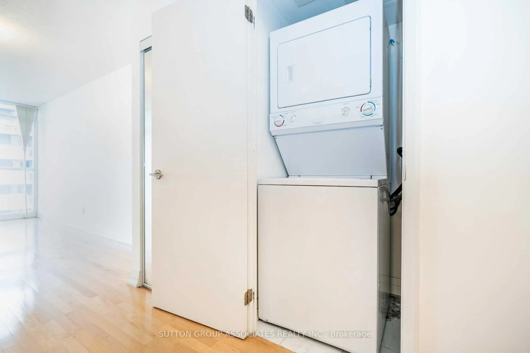 Photo 5 of Unit 1409, 25 Carlton Street, Toronto, Church-Yonge Corridor — HOMEH