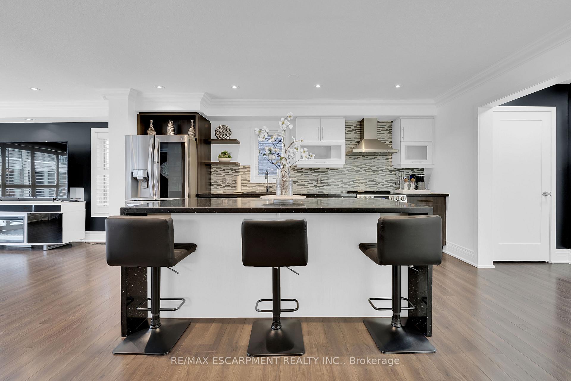 Photo 2 of 72 Aldgate Avenue, Hamilton, Stoney Creek Mountain — HOMEH