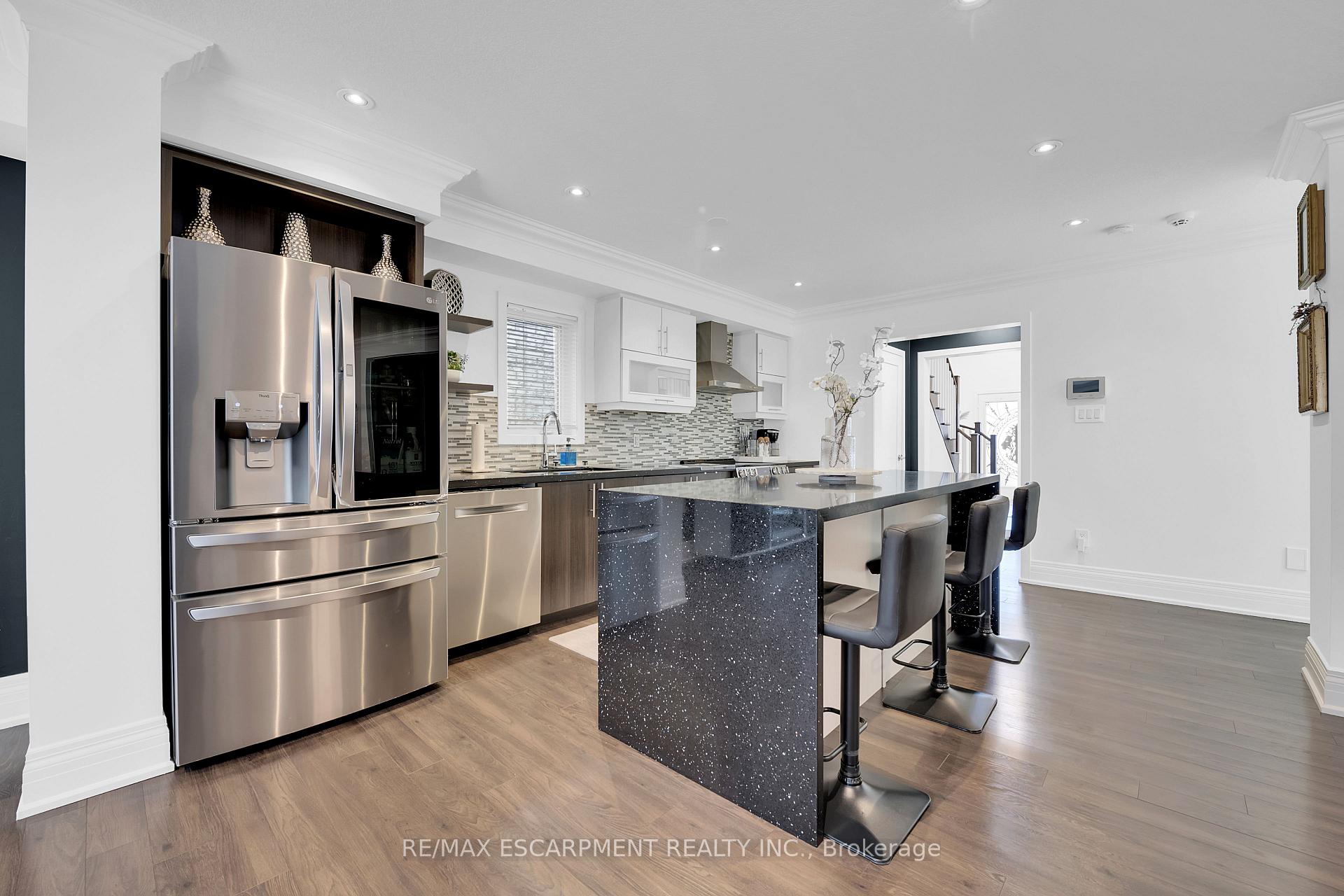 Photo 3 of 72 Aldgate Avenue, Hamilton, Stoney Creek Mountain — HOMEH