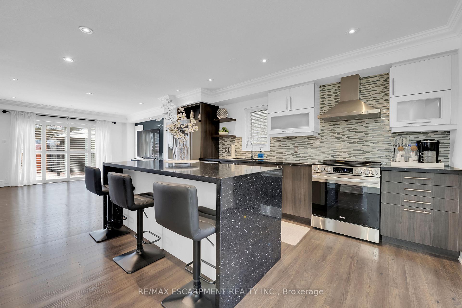 Photo 4 of 72 Aldgate Avenue, Hamilton, Stoney Creek Mountain — HOMEH