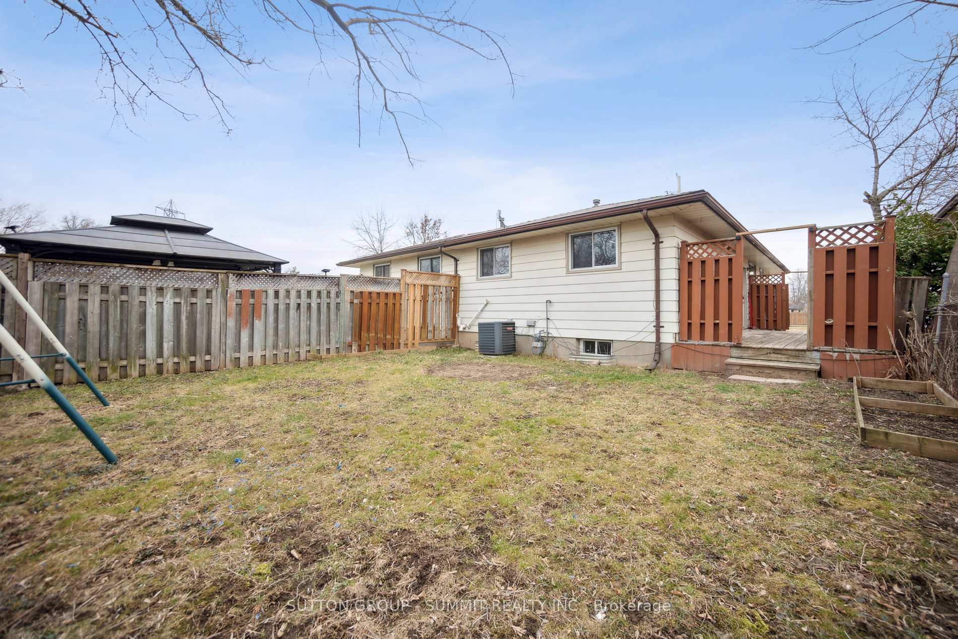 Photo 25 of 37 Tunis Street, St. Catharines, Western Hill — HOMEH