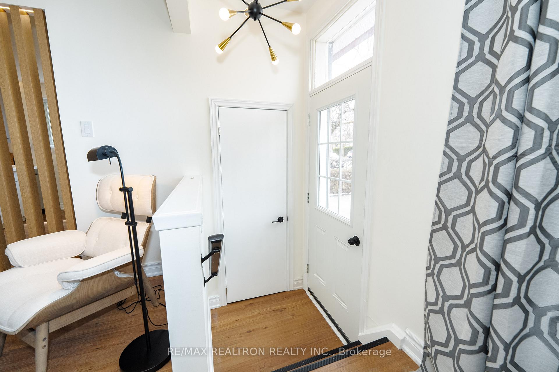 Photo 3 of 15 Richardson Drive, Aurora, Aurora Highlands — HOMEH
