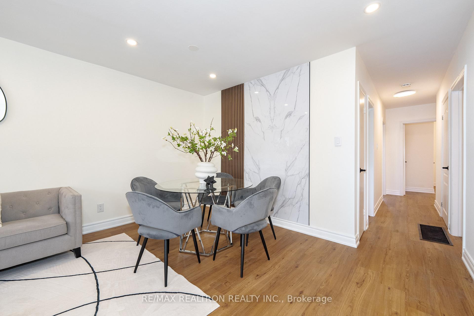 Photo 8 of 15 Richardson Drive, Aurora, Aurora Highlands — HOMEH