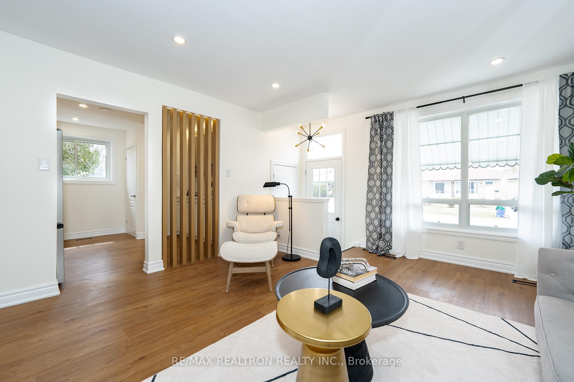 Photo 10 of 15 Richardson Drive, Aurora, Aurora Highlands — HOMEH