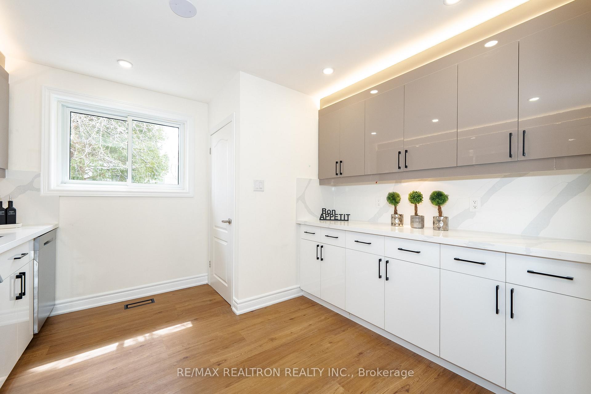 Photo 12 of 15 Richardson Drive, Aurora, Aurora Highlands — HOMEH