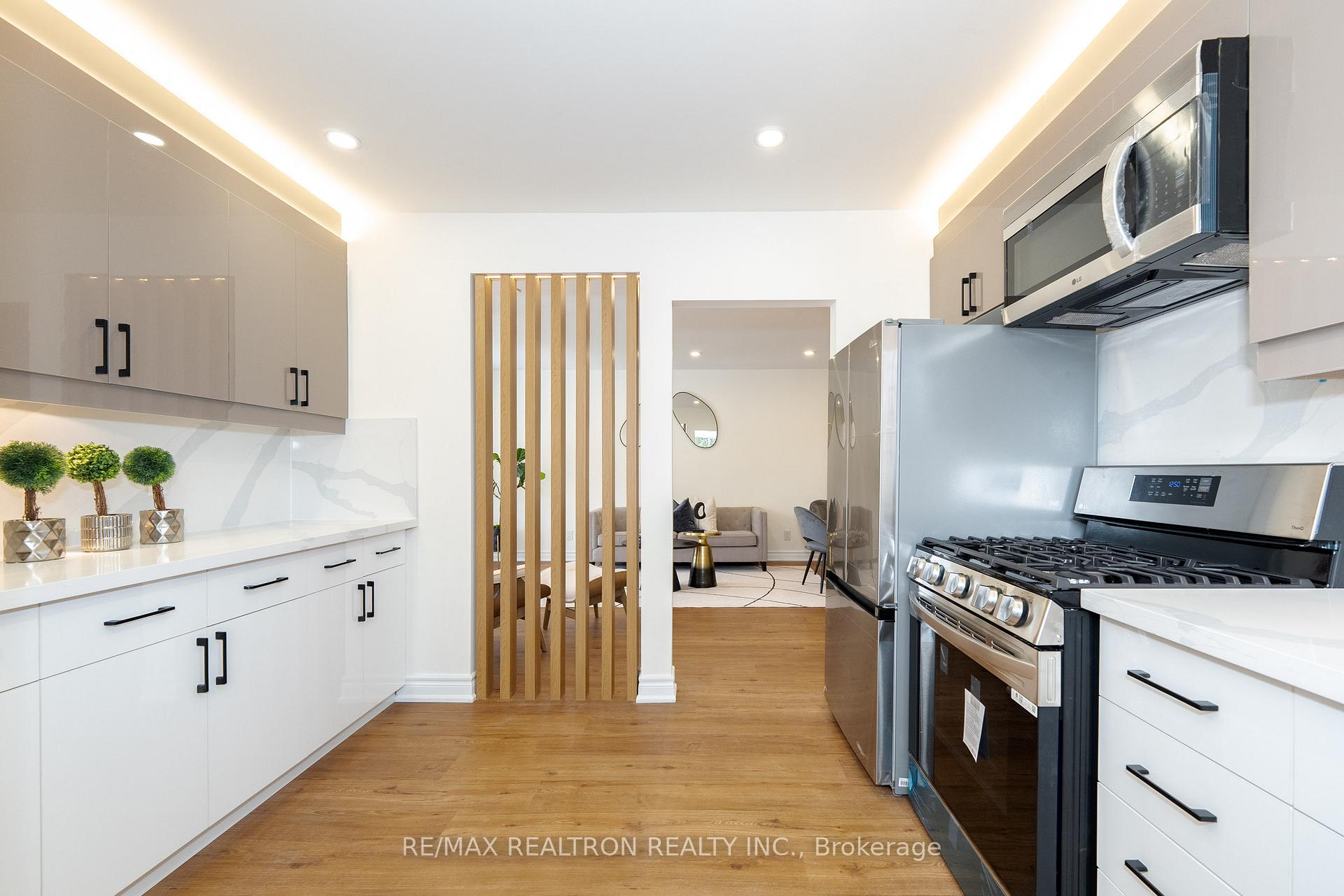 Photo 17 of 15 Richardson Drive, Aurora, Aurora Highlands — HOMEH
