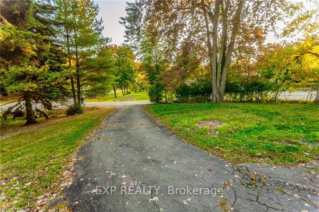 Photo 4 of Unit B, 376 Philip Place, Hamilton, Ancaster — HOMEH