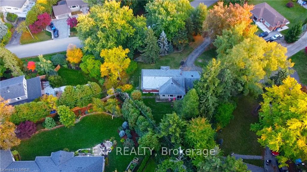 Photo 5 of Unit B, 376 Philip Place, Hamilton, Ancaster — HOMEH